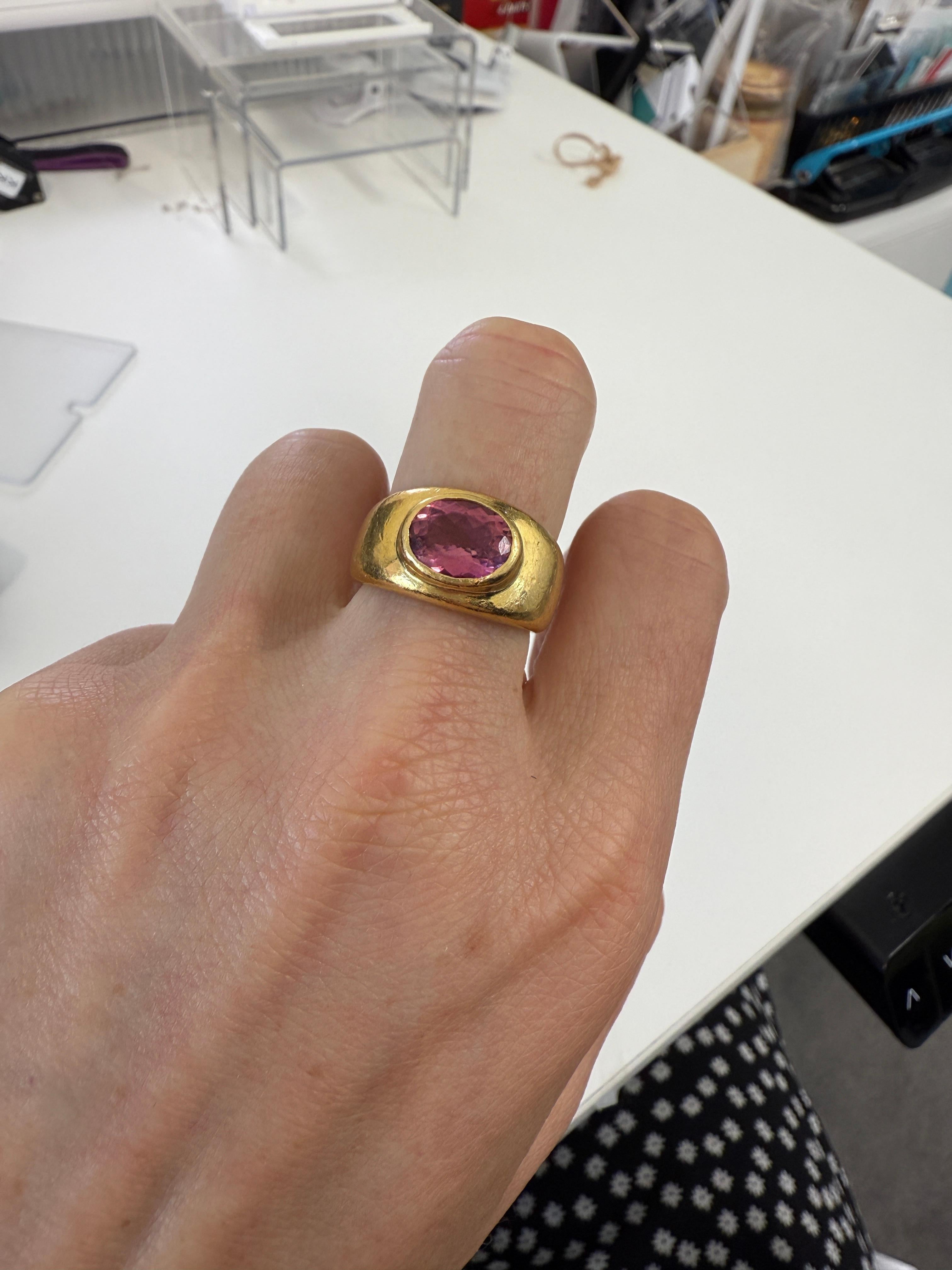 Anello a sigaro in oro giallo con tormalina in vendita 3