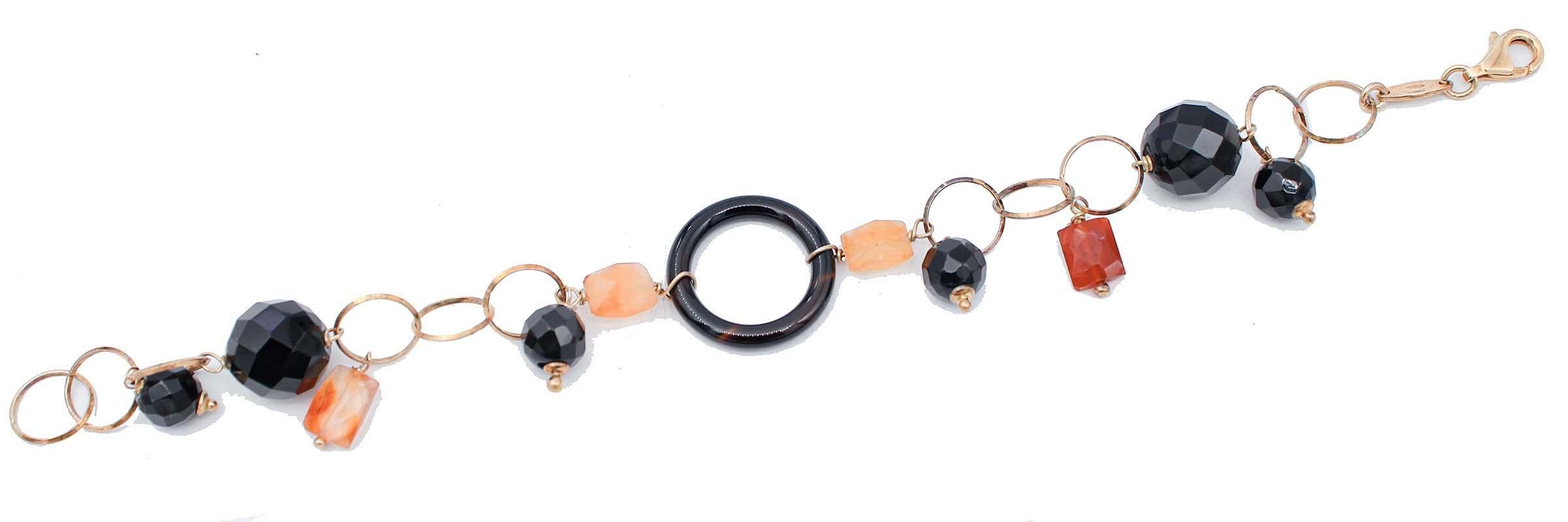 Pulsera retrò simple en estructura de plata montada con ony y turmalina.
Peso total 12.10 gr
RF  EH

Para cualquier consulta, póngase en contacto con el vendedor a través del centro de mensajes.