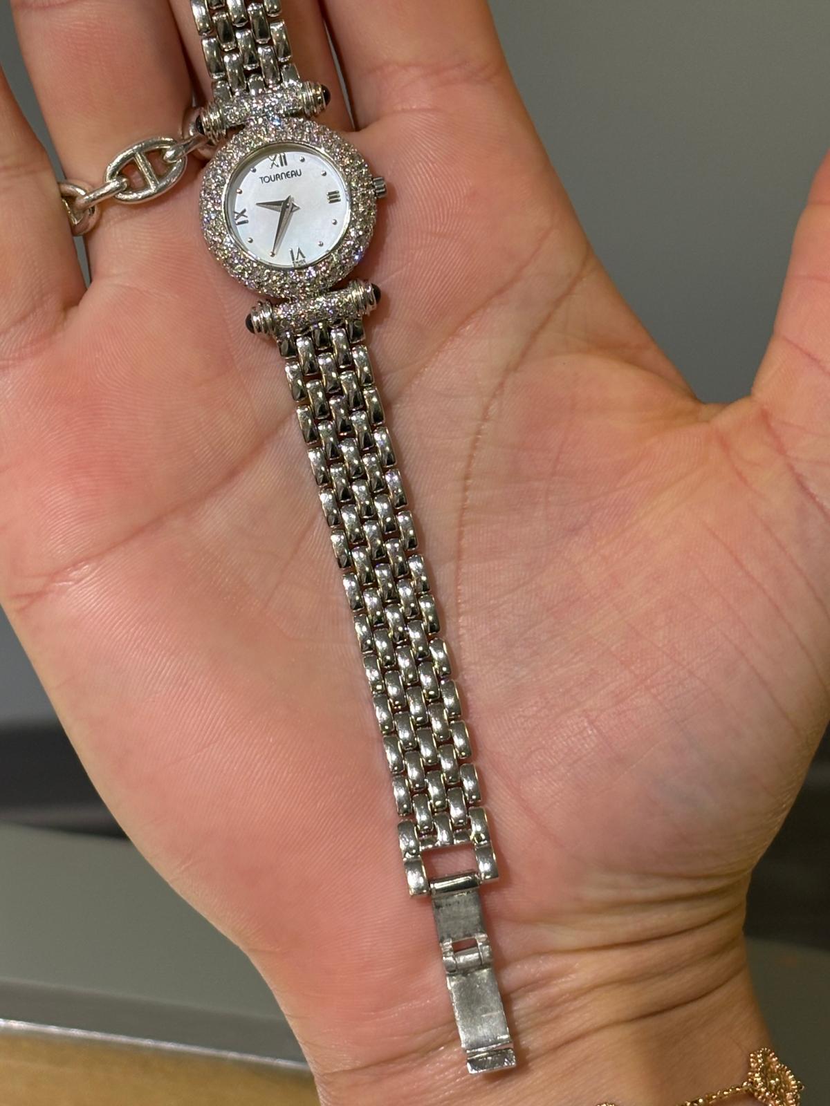 Tourneau Weißgold, Diamant, Saphir und Perlmutt Quarz-Armbanduhr im Zustand „Gut“ im Angebot in Princeton, NJ