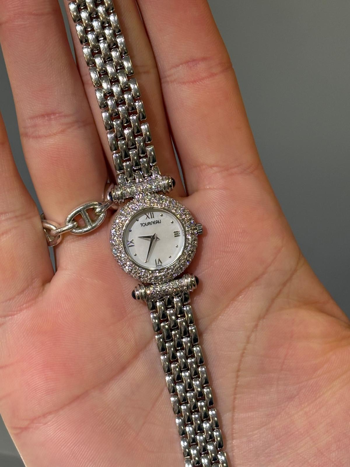 Tourneau Weißgold, Diamant, Saphir und Perlmutt Quarz-Armbanduhr für Damen oder Herren im Angebot