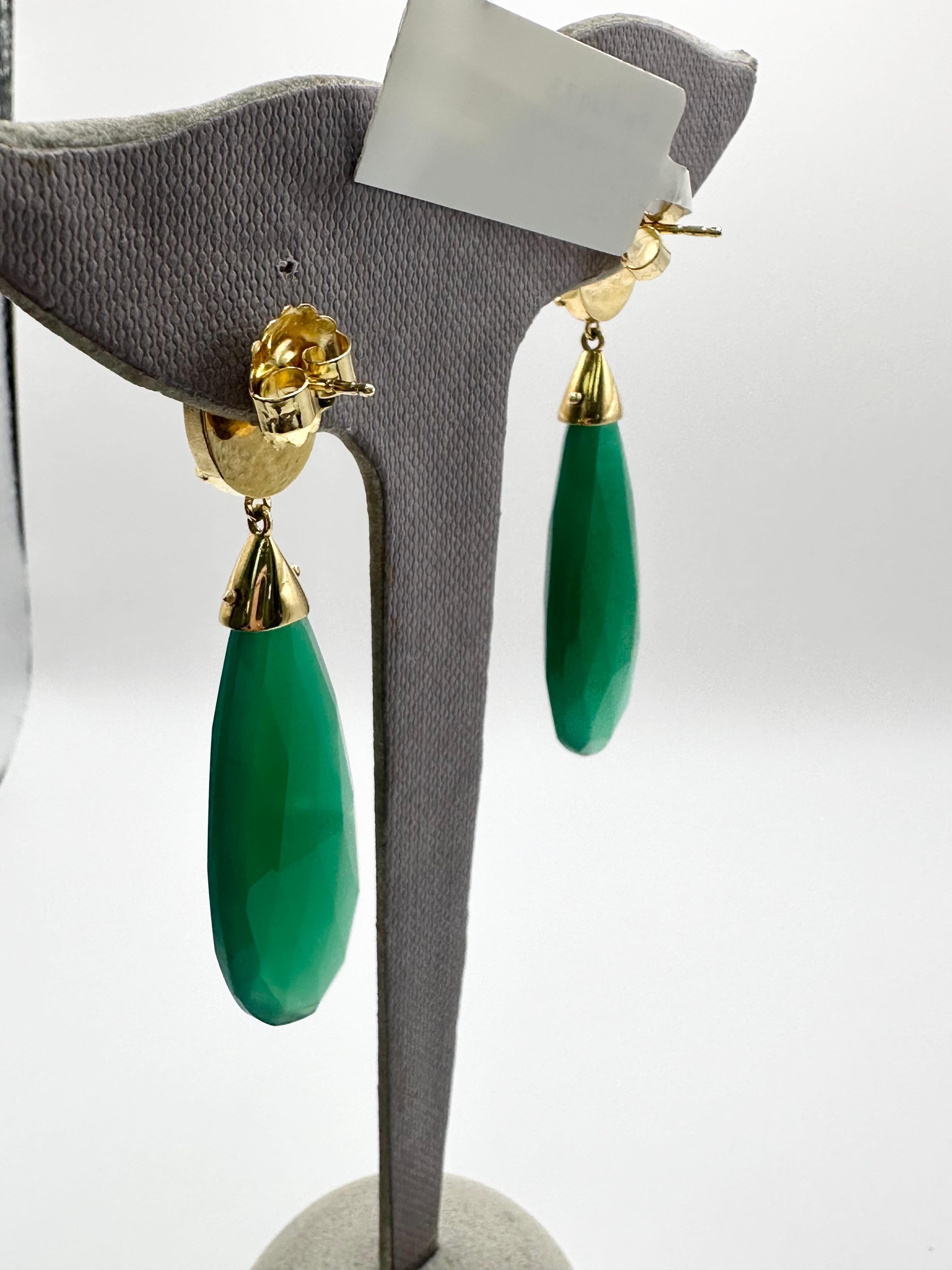 Beautiful summer earrings made with 18KT yellow gold, green aventurine and blue tourquise, such a rich gamma of colors that looks good on brunettes and blondes! These earrings are long please see pictures attached!

Certificate of authenticity comes