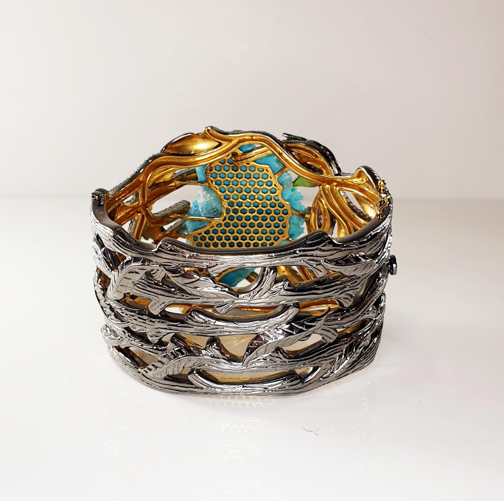 Bracelet manchette Medusa sculpté en tourquoise, diamants, rubis et tsavorites Neuf - En vente à Bilbao, ES