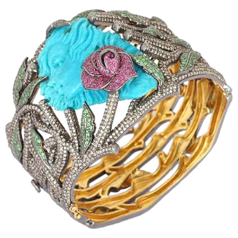 Manschettenarmband aus geschnitzter Medusa mit Türkis und Diamanten, Rubinen, Tsavorit