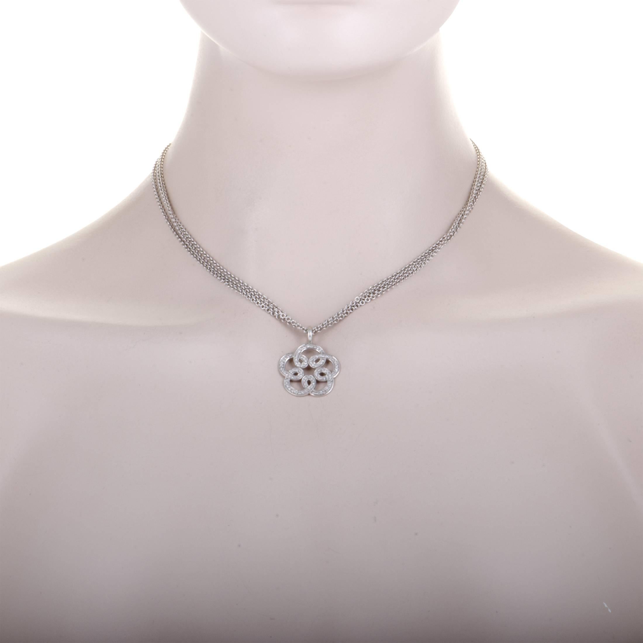 tous flower necklace