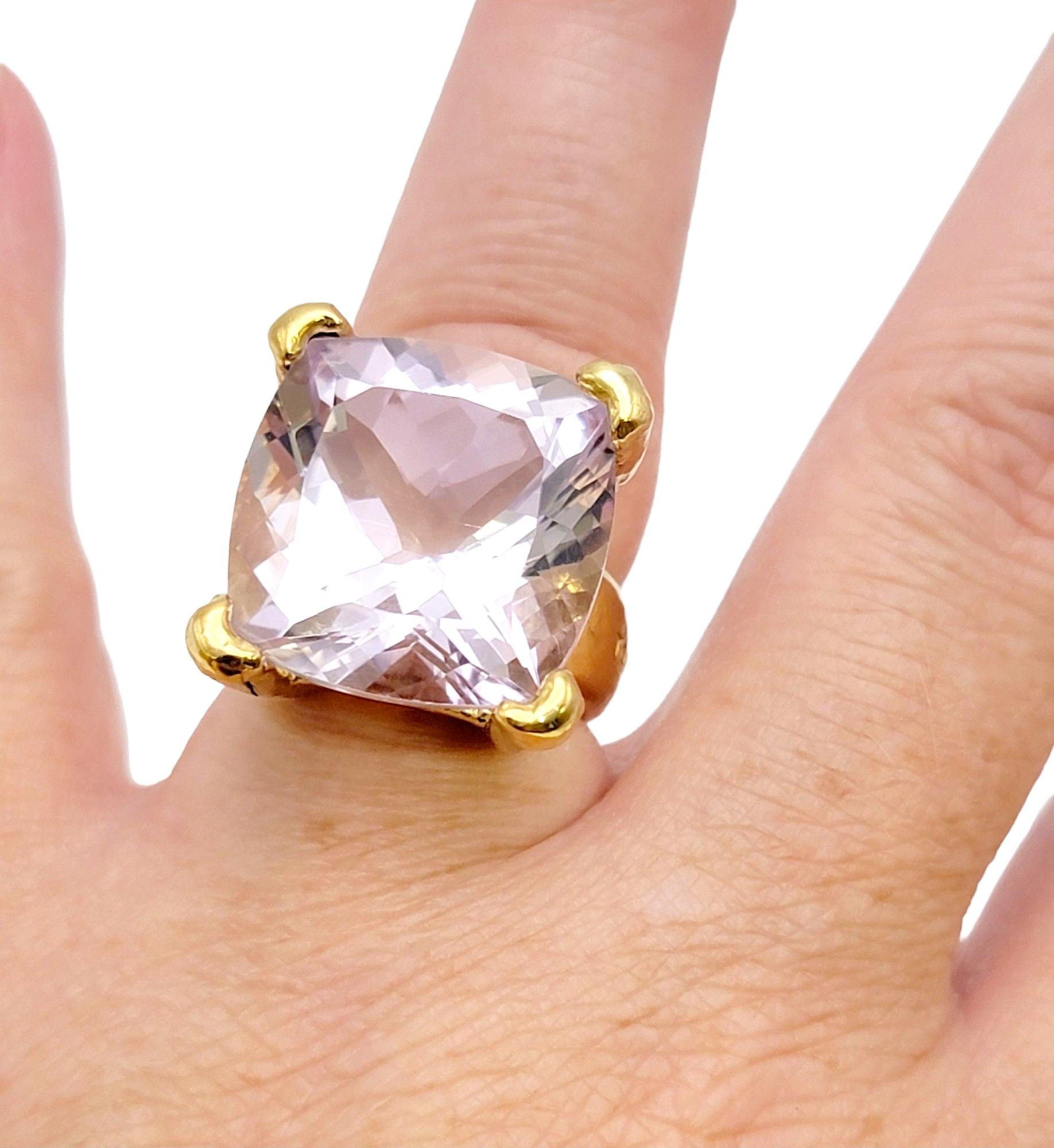 Tous les grands anneaux de cocktail en or 18 carats et quartz violet clair de taille carrée  en vente 4