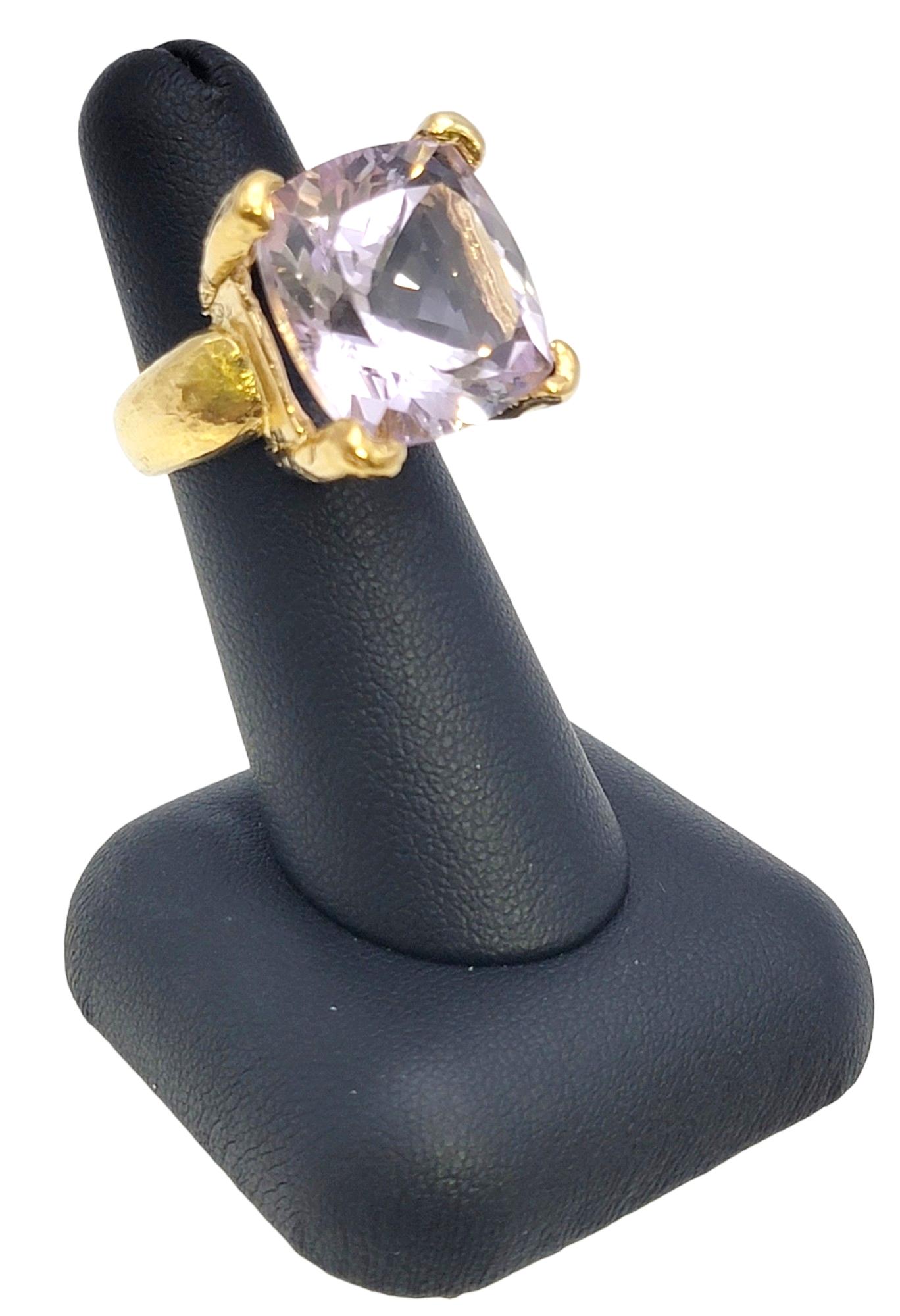 Tous les grands anneaux de cocktail en or 18 carats et quartz violet clair de taille carrée  en vente 6