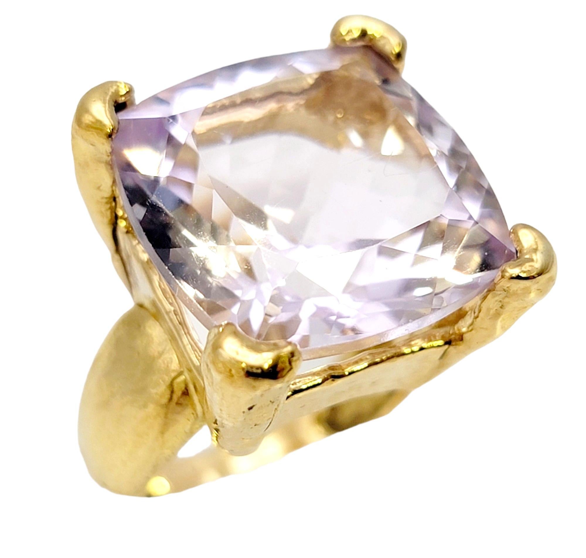 Contemporain Tous les grands anneaux de cocktail en or 18 carats et quartz violet clair de taille carrée  en vente