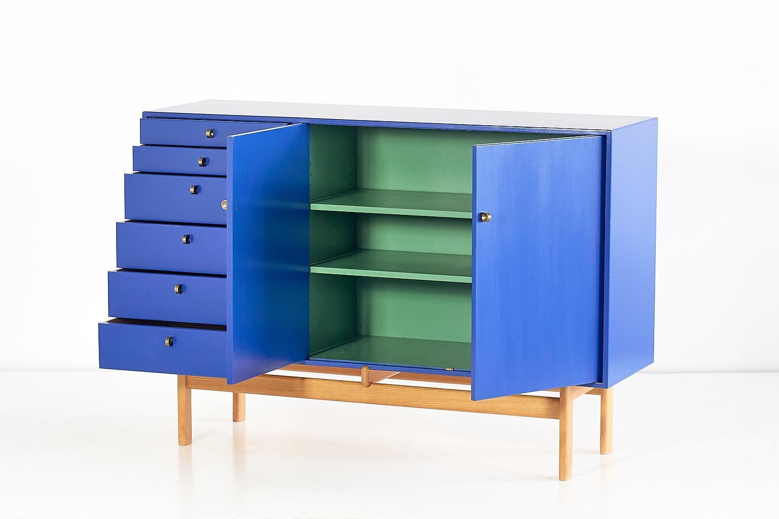 Tove and Edvard Kindt Larsen Cabinet in Oak and Brass, Säffle Möbelfabrik, 1960s 1