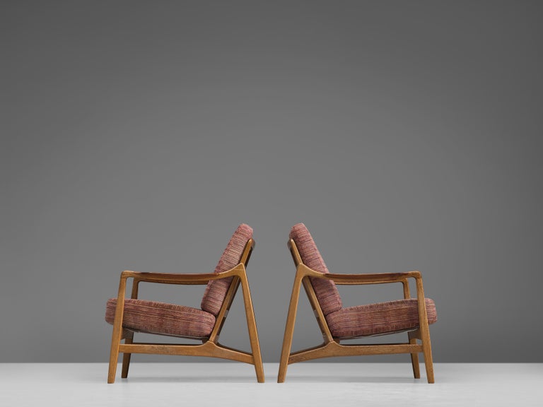 Tove and Edvard Kindt-Larsen for France & Daverkosen, pair of chairs, 'FD 116', oak, teak, fabric, Denmark, design 1954, production 1960s 

This pair of refined Danish armchairs features wonderful clean, organic lines. The frame, made out of solid
