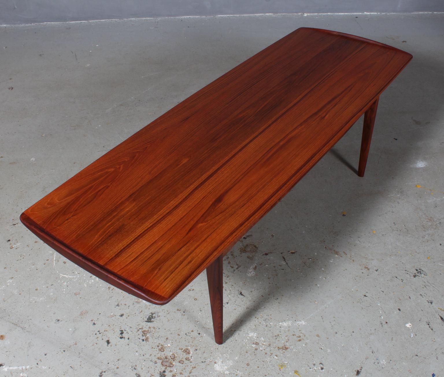 Tove & Edvard Kindt Larsen, coffee / sofa table made in solid teak, 

Denmark, 1960s. 

Model FD503, made by France & Son.