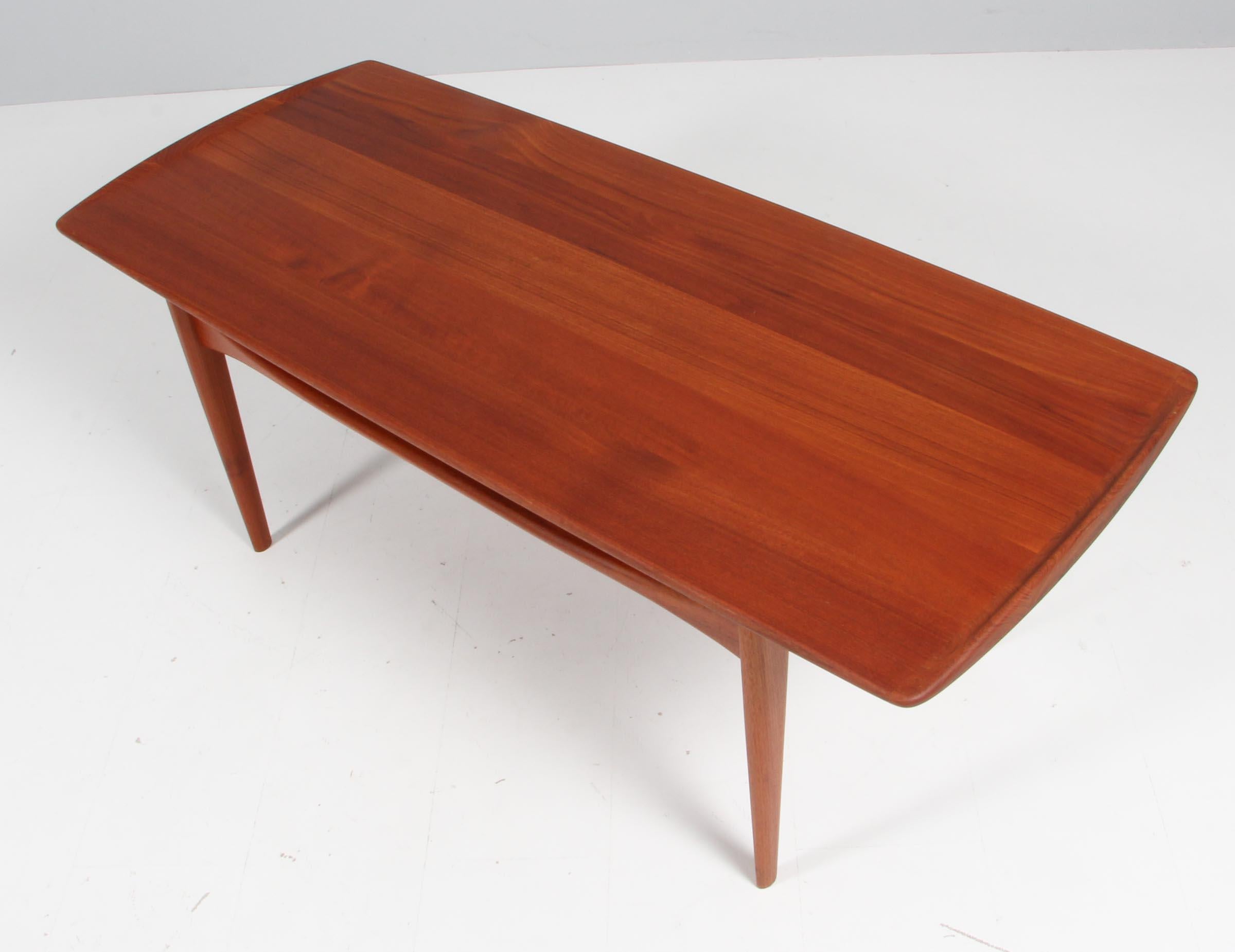 Tove & Edvard Kindt Larsen, coffee / sofa table made in solid teak, 

Denmark, 1960s. 

Model FD503, made by France & Son.