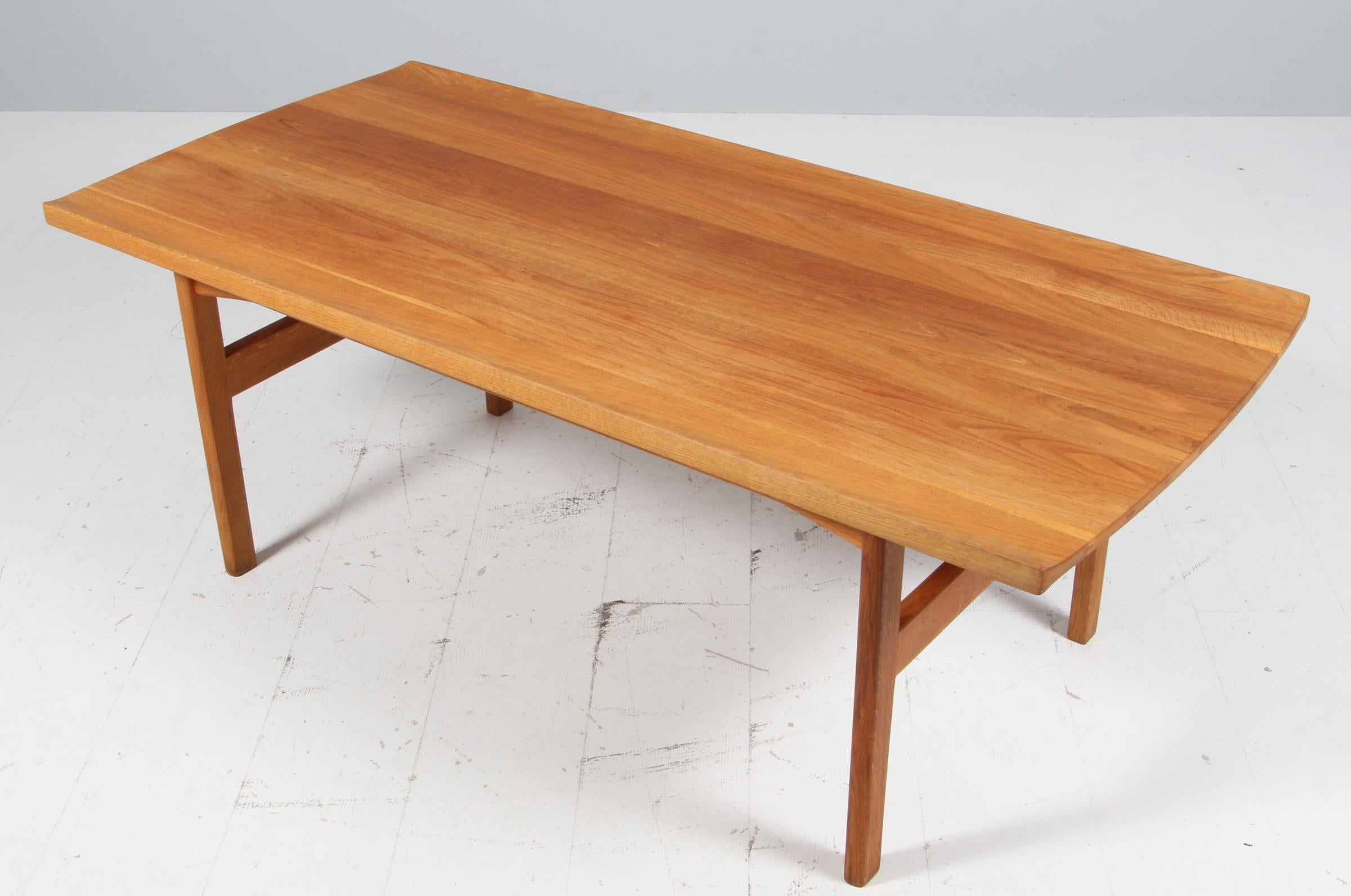 Scandinavian Modern Tove & Edvard Kindt Larsen, Coffee / Sofa Table For Sale