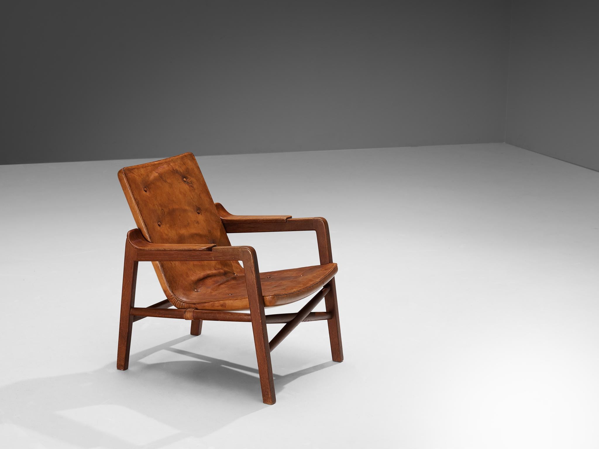 Tove & Edvard Kindt-Larsen para Gustav Bertelsen, sillón 'Chimenea', teca, cuero, Dinamarca, 1940 

Esta tumbona danesa se elaboró meticulosamente para acompañar a una chimenea, evocando una sensación de calidez y confort. Cuando el modelo se expuso