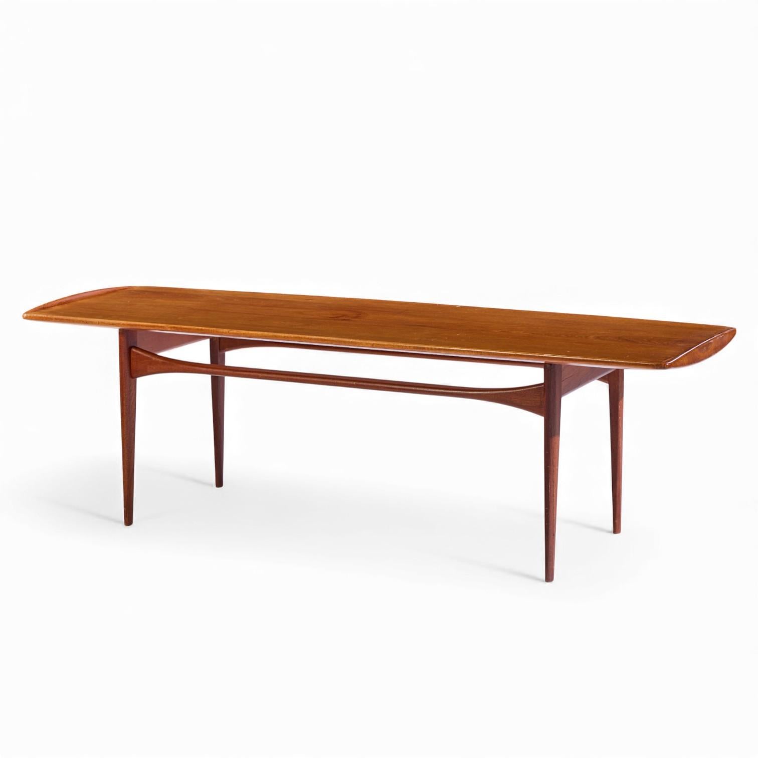 Mid-Century Modern Tove & Edvard Kindt-Larsen for France & Daverkosen Danish Teak Coffee Table en vente