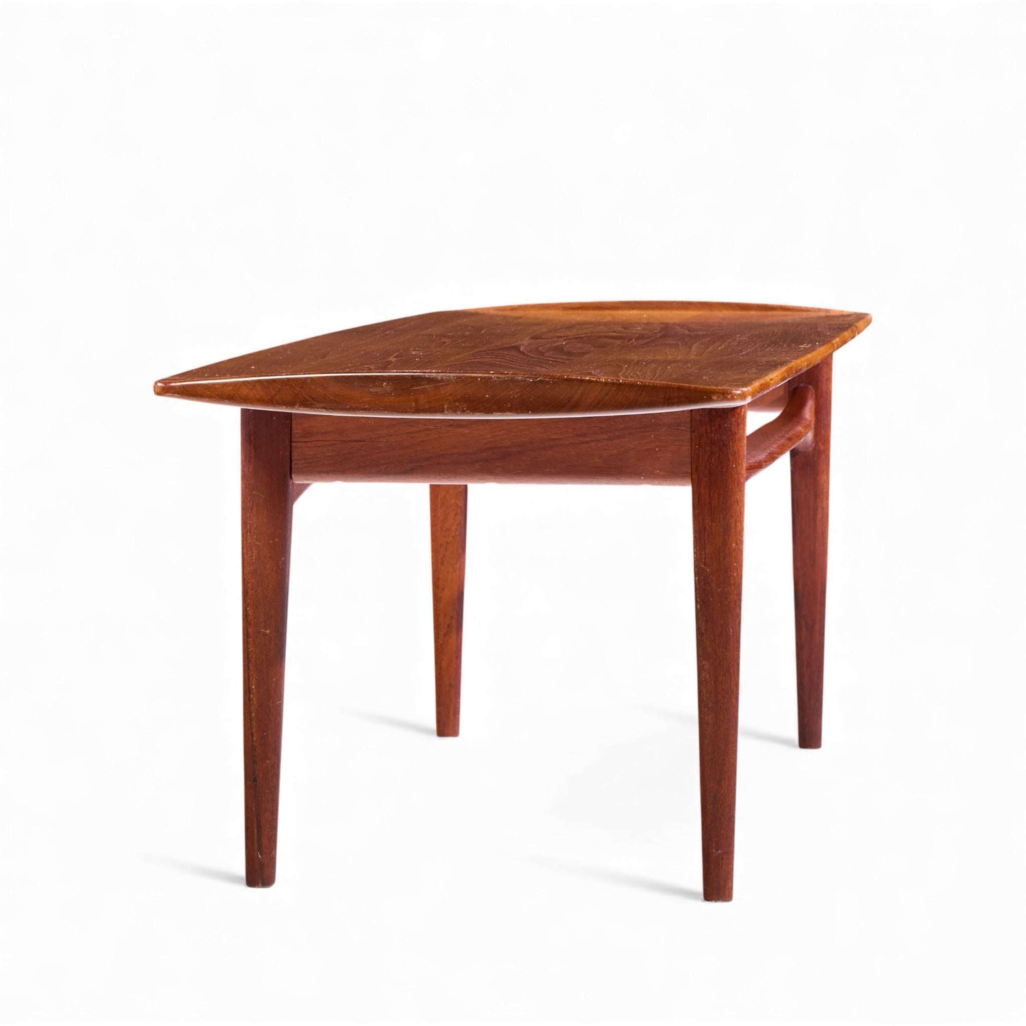 Tove & Edvard Kindt-Larsen for France & Daverkosen Danish Teak Coffee Table Bon état - En vente à Franklin Park, IL