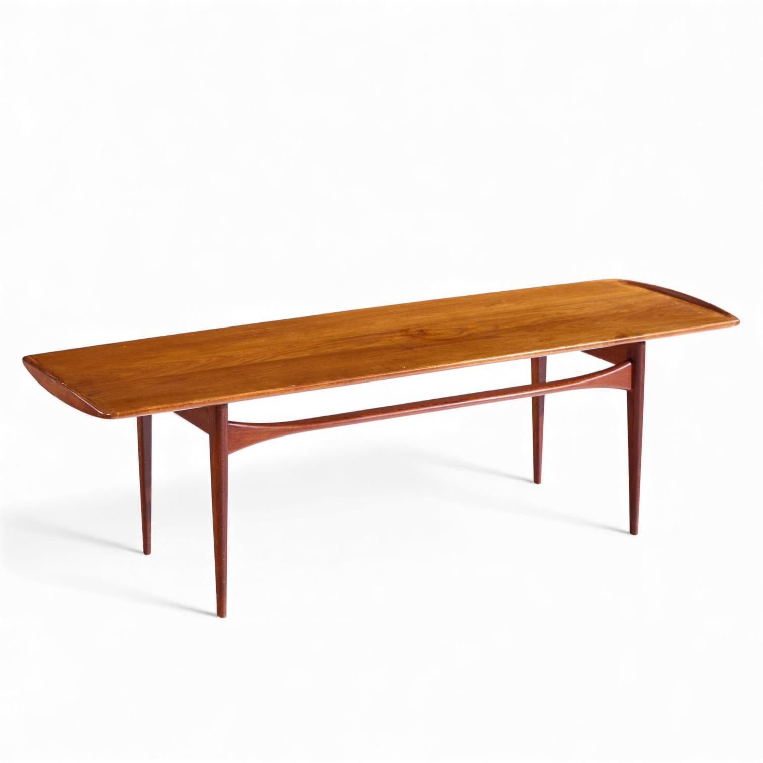 20ième siècle Tove & Edvard Kindt-Larsen for France & Daverkosen Danish Teak Coffee Table en vente