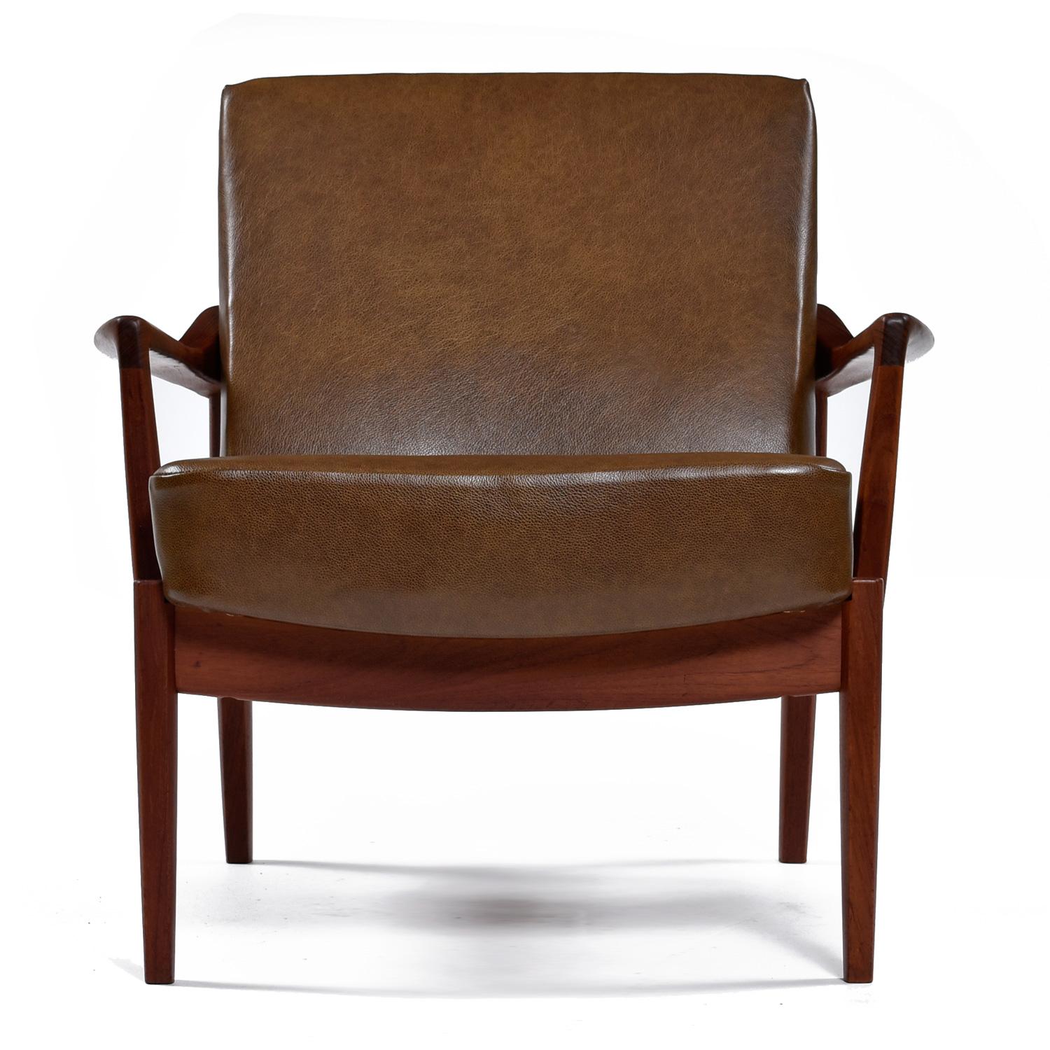 Tove & Edvard Kindt Larsen for John Stuart Danish Teak Lounge Chair in Leather In Excellent Condition In Chattanooga, TN