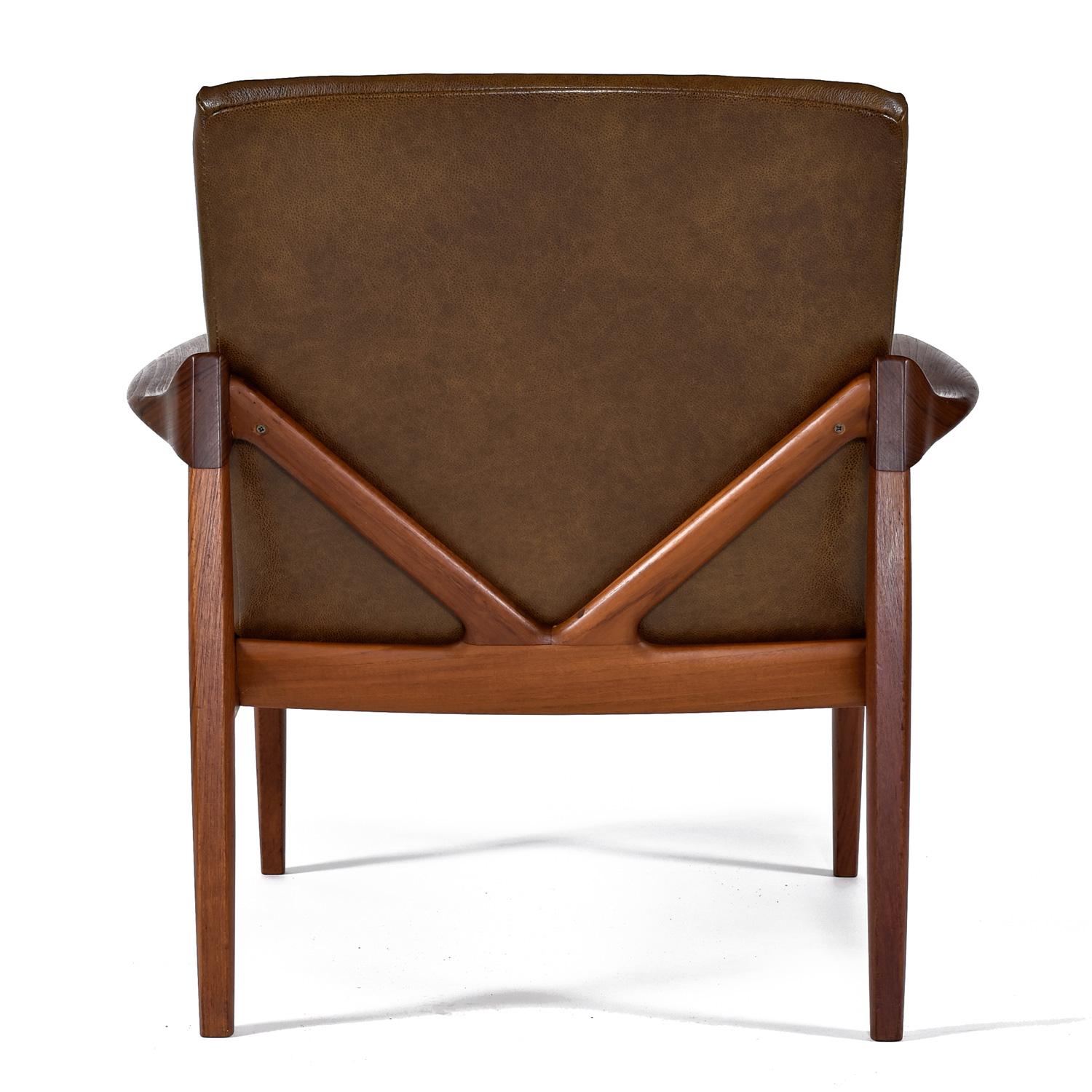Mid-20th Century Tove & Edvard Kindt Larsen for John Stuart Danish Teak Lounge Chair in Leather