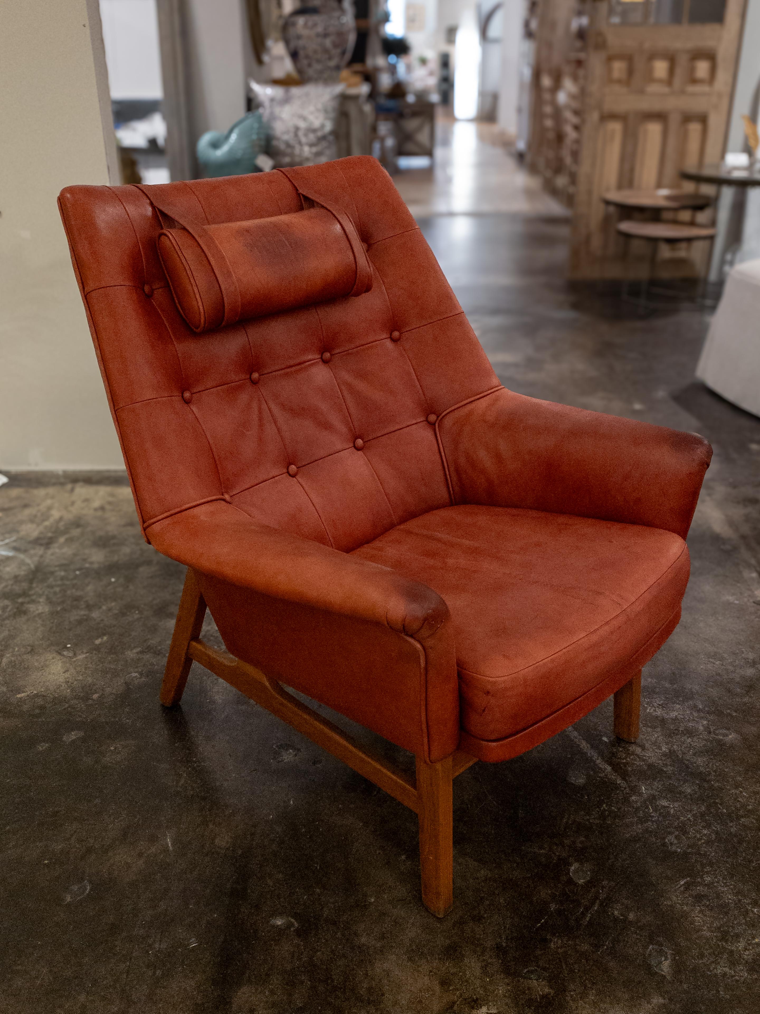 The Tove & Edvard Kindt-Larsen Leather Lounge Chair is a Danish masterpiece of mid-century design, originating from the prestigious Illuns Bolighus Dontique in Denmark during the 1960s. This iconic piece is a testament to the creative brilliance of