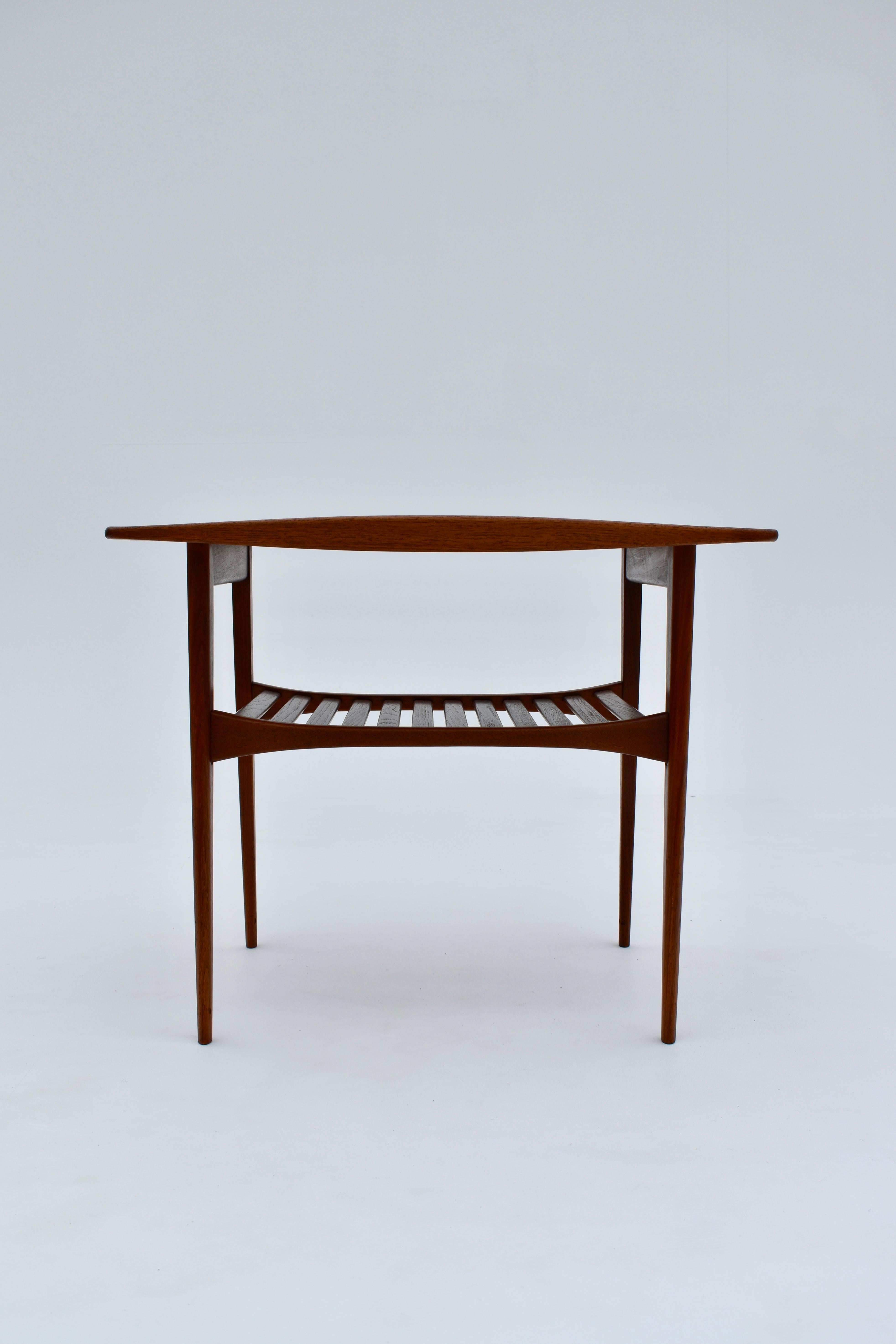 An extremely elegant and beautifully detailed side or lamp table designed by Tove & Edvard Kindt Larsen for France & Son, Denmark.

This design showcases the incredible craftsmanship and quality of France & Son products at the time. The slatted