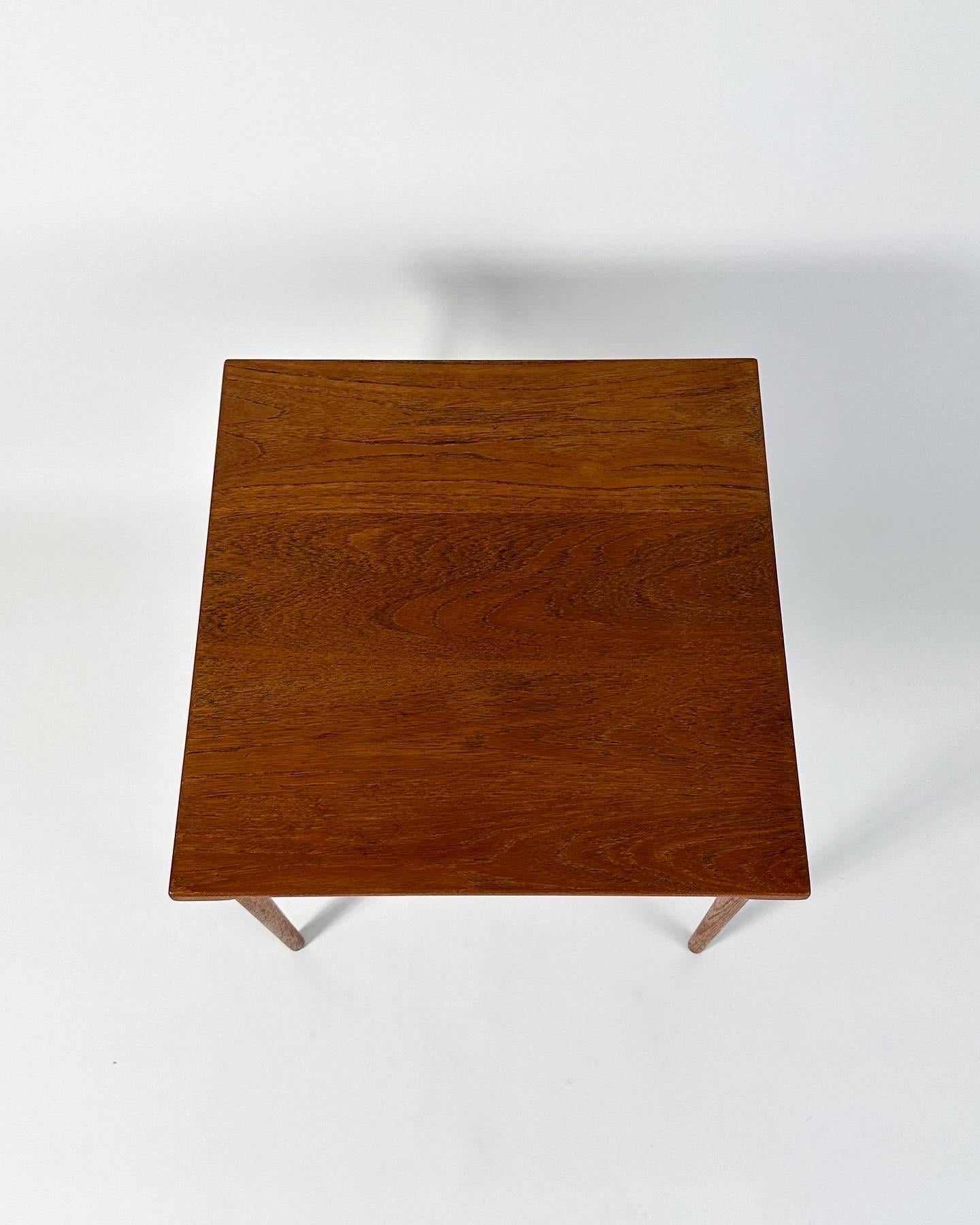 Danois Tove & Edvard Kindt-Larsen Table d'appoint Teck France & Son Danemark Années 50 Table de canapé en vente