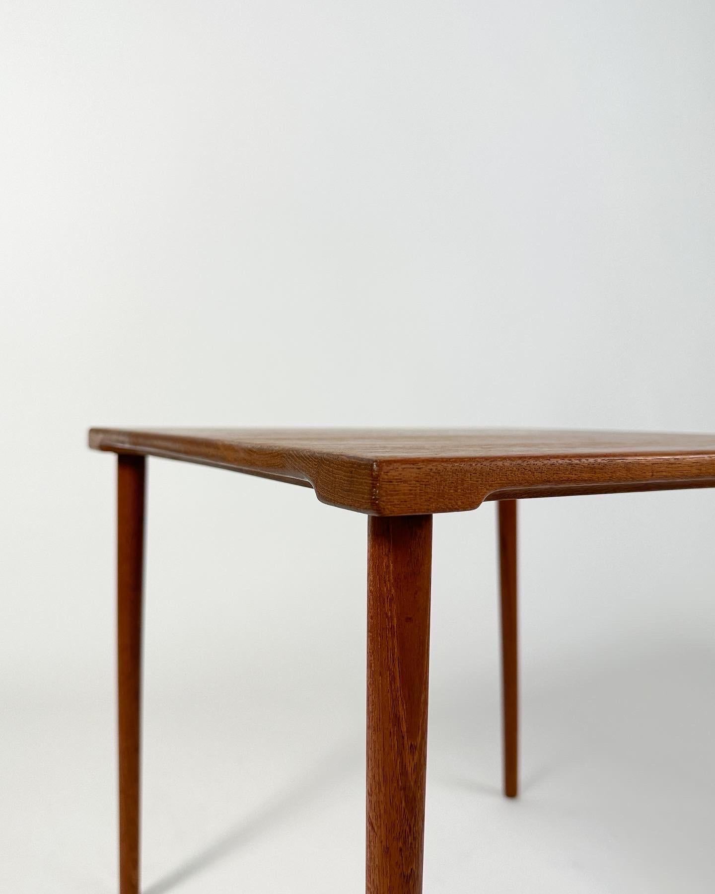 Tove & Edvard Kindt-Larsen Table d'appoint Teck France & Son Danemark Années 50 Table de canapé en vente 1