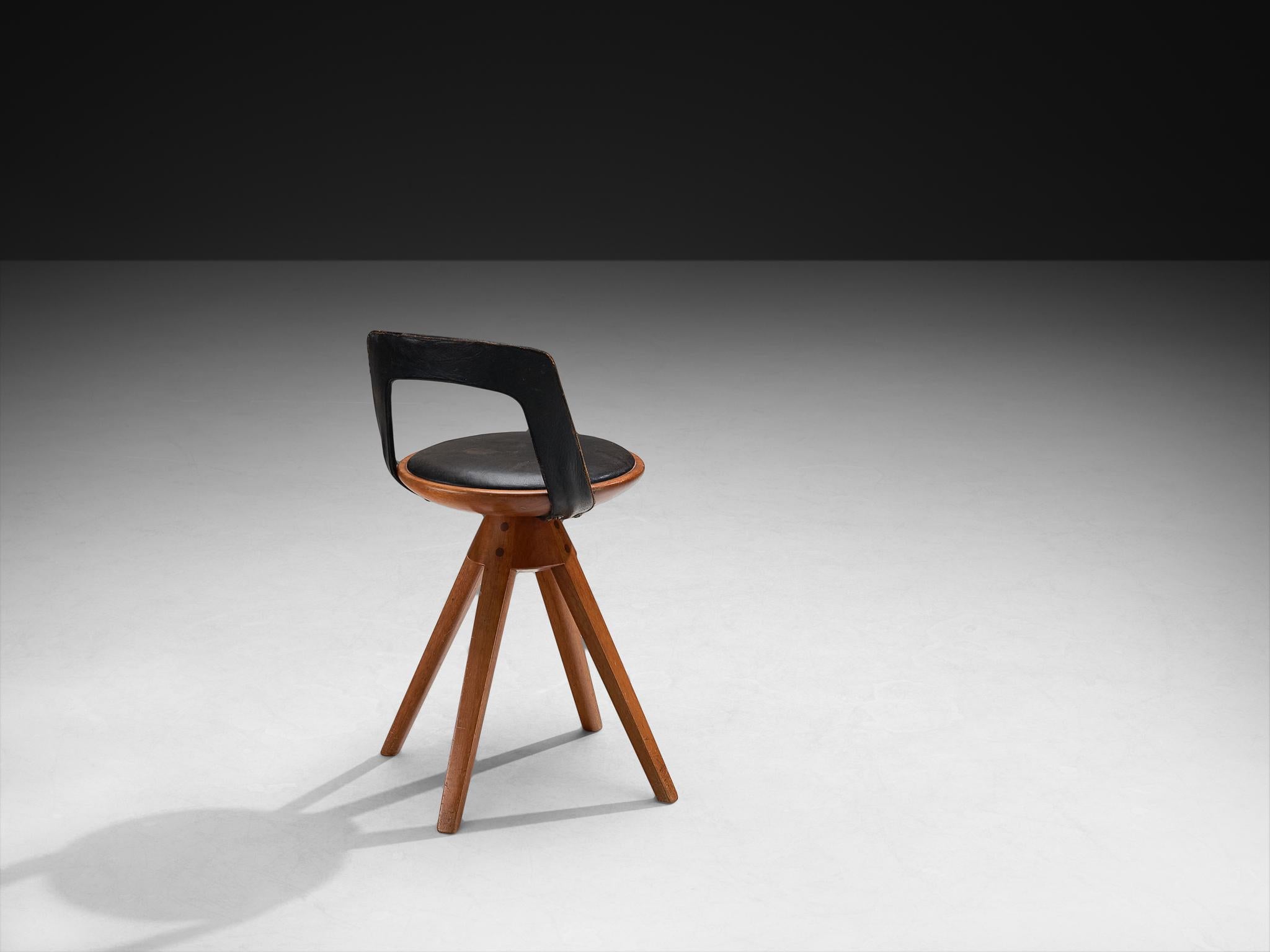 Ottone Tove & Edvard Kindt-Larsen Small Swivel Desk or Side Chair in Teak and Leather in vendita