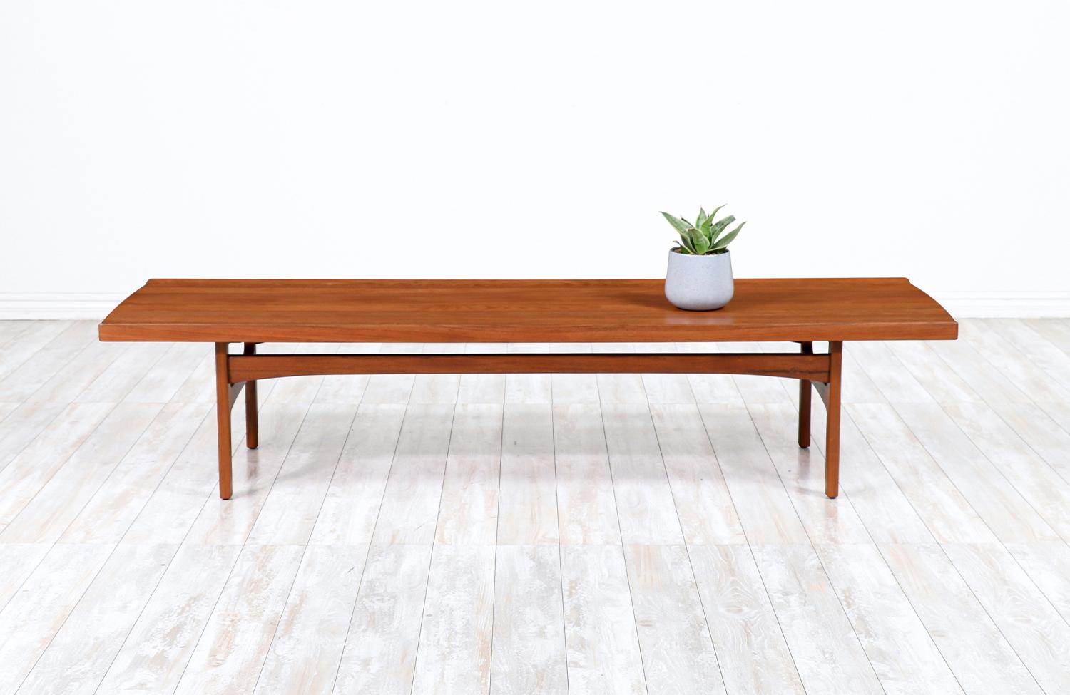 Scandinavian Modern Expertly Restored - Tove & Edvard Kindt-Larsen Teak Coffee Table for Dux For Sale