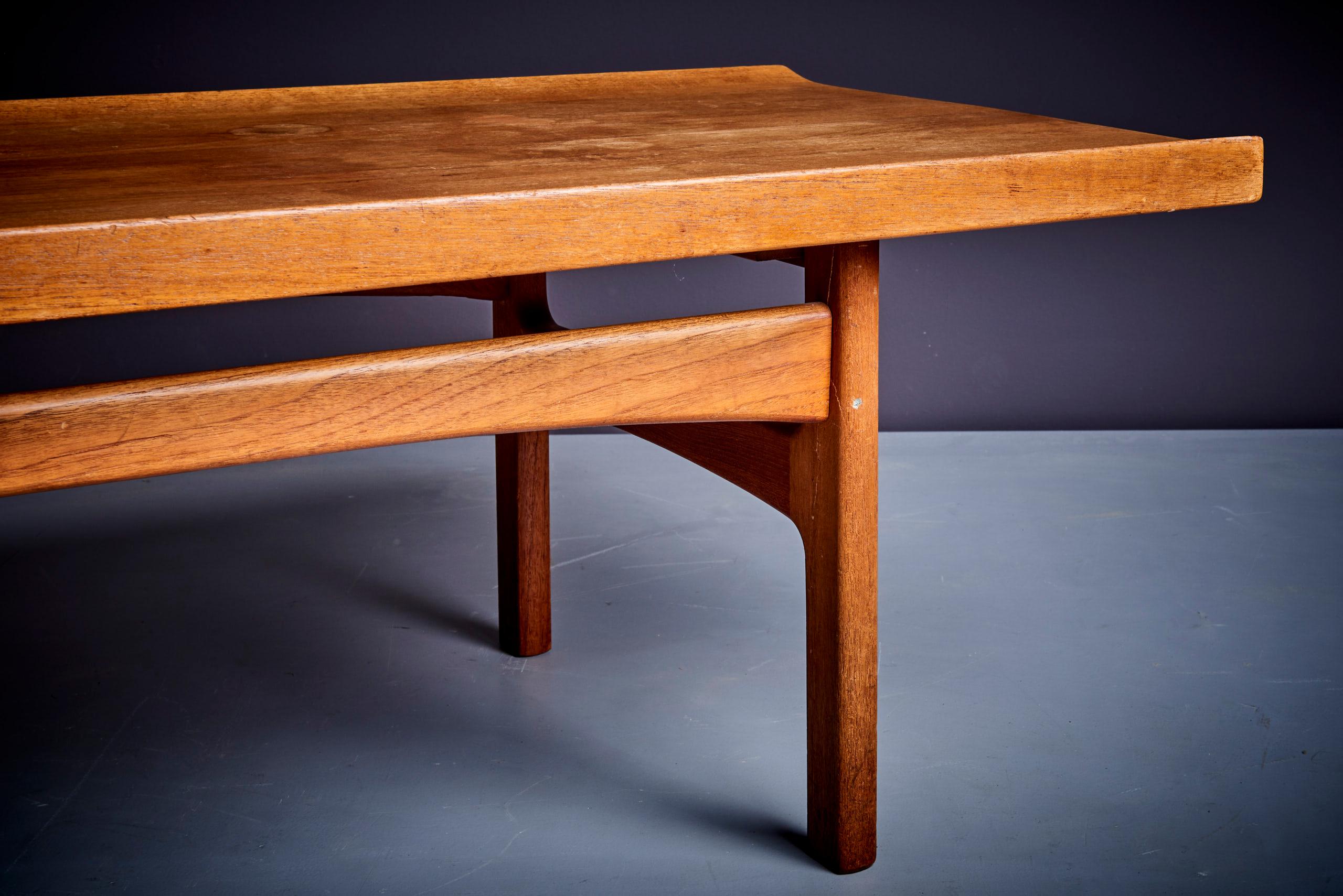 Mid-Century Modern Tove & Edvard Kindt-Larsen Teak Coffee Table for France & Son, Denmark, 1950s  For Sale