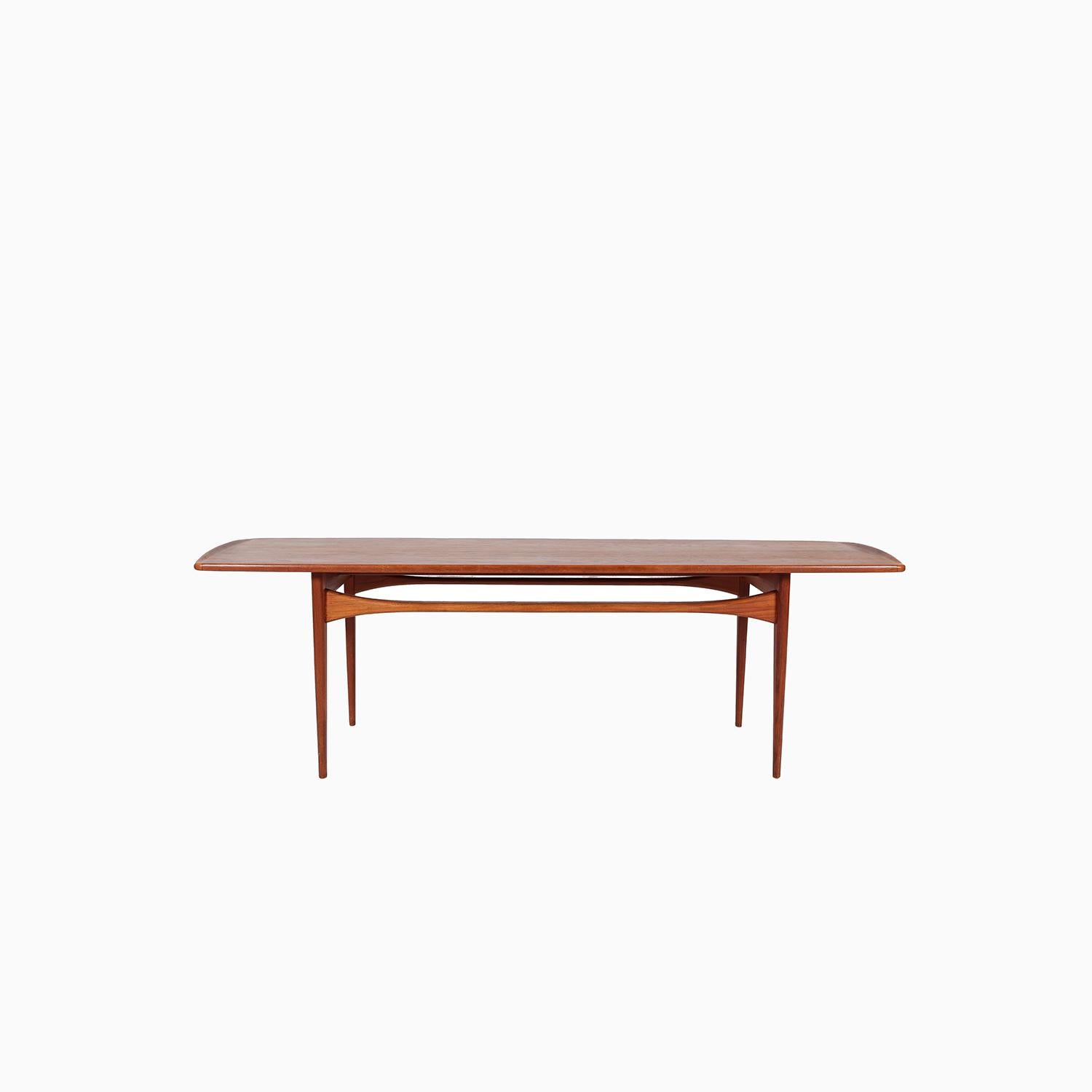 Tove & Edvard Kindt-Larsen Teak Coffee Table In Good Condition For Sale In Minneapolis, MN