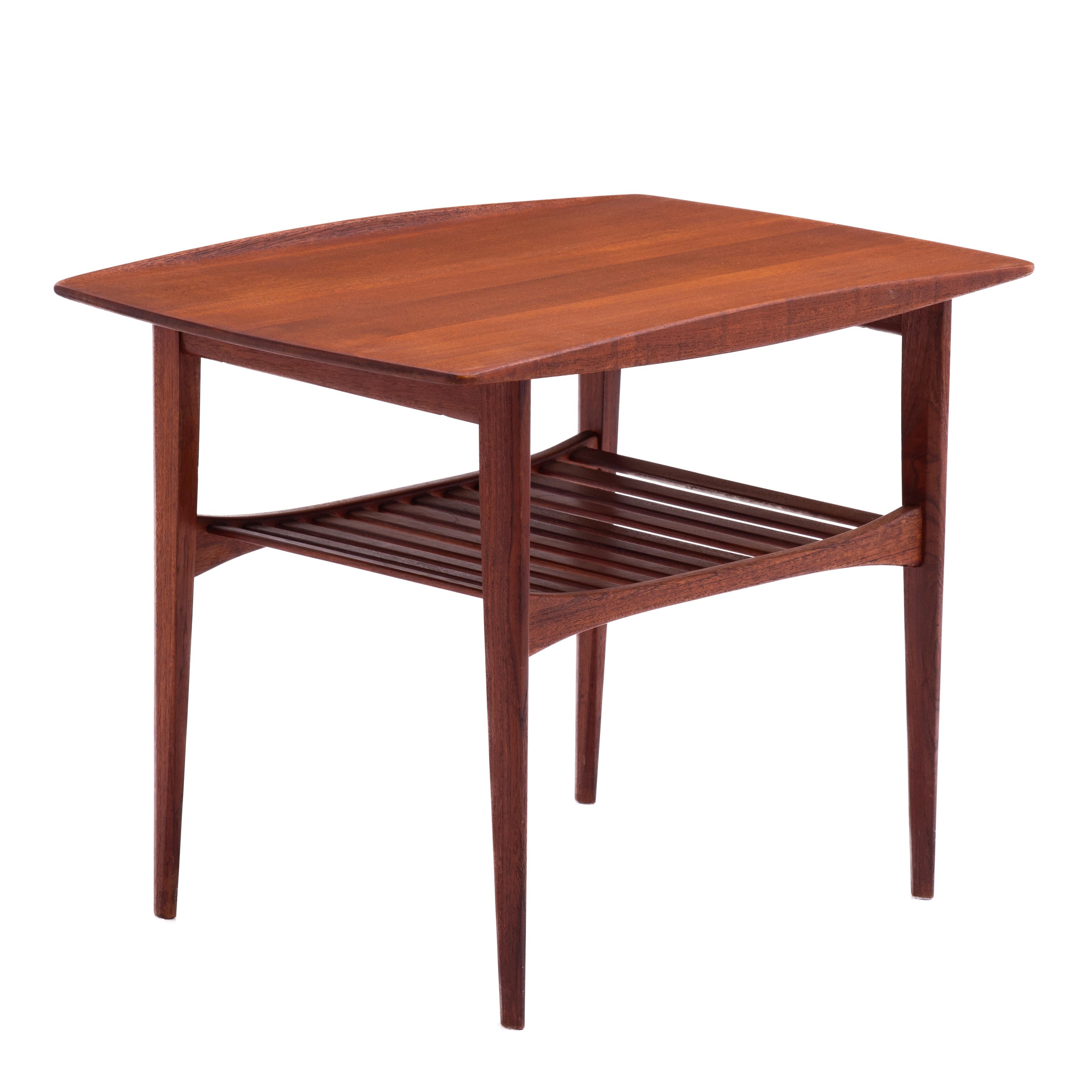 Tove & Edvard Kindt-Larsen Teak Beistelltisch Dänemark Dänisch Teak Frankreich & Daverkos (Teakholz) im Angebot