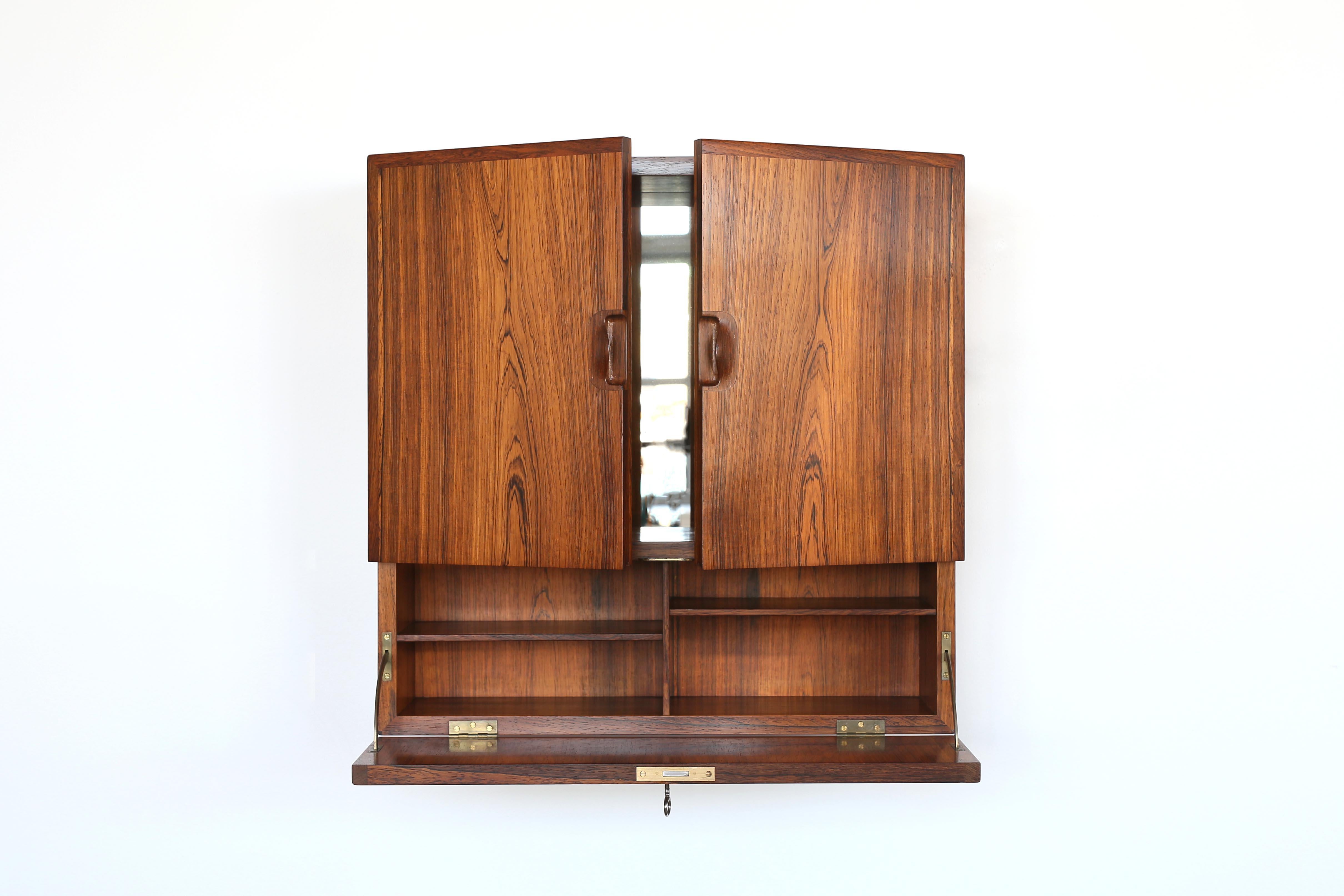 Tove & Edvard Kindt-Larsen 'Young Lady Wanted' cabinet in Rosewood, 1941 In Good Condition For Sale In Copenhagen, DK