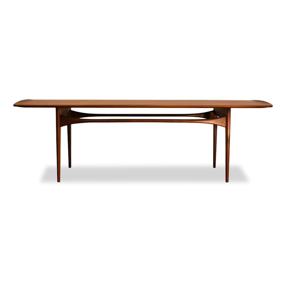 Vintage Danish design teak coffee table designed by Danish designer couple Tove & Edvard Knidt-Larsen for France & Son. This Mid-Century Modern solid table features a simple sophisticated design. The Knidt-Larsen couple was among Denmark’s