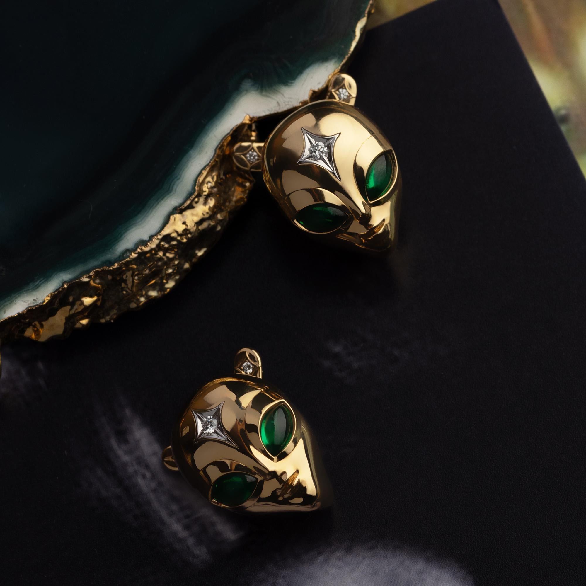 She’s an Alien Earrings in 18ct Yellow Gold with Emeralds & Diamond Star In New Condition For Sale In London, GB