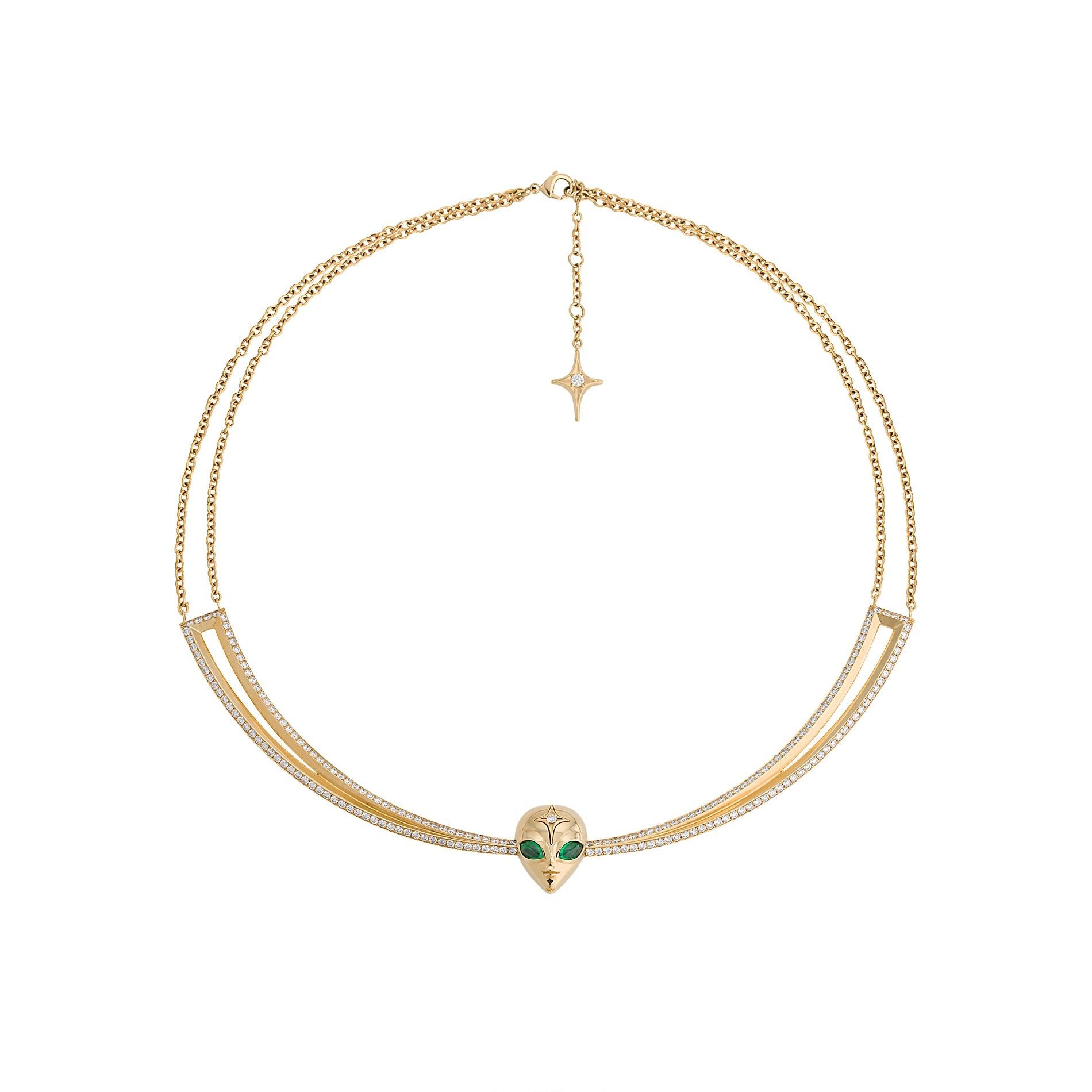 Collezione Towards the Stars (Verso le stelle)
Realizzata con un'attenzione meticolosa ai dettagli, questa collana in oro giallo 18 carati con ciondolo cattura l'essenza di un amichevole visitatore alieno, con i suoi tratti stravaganti e lo sguardo