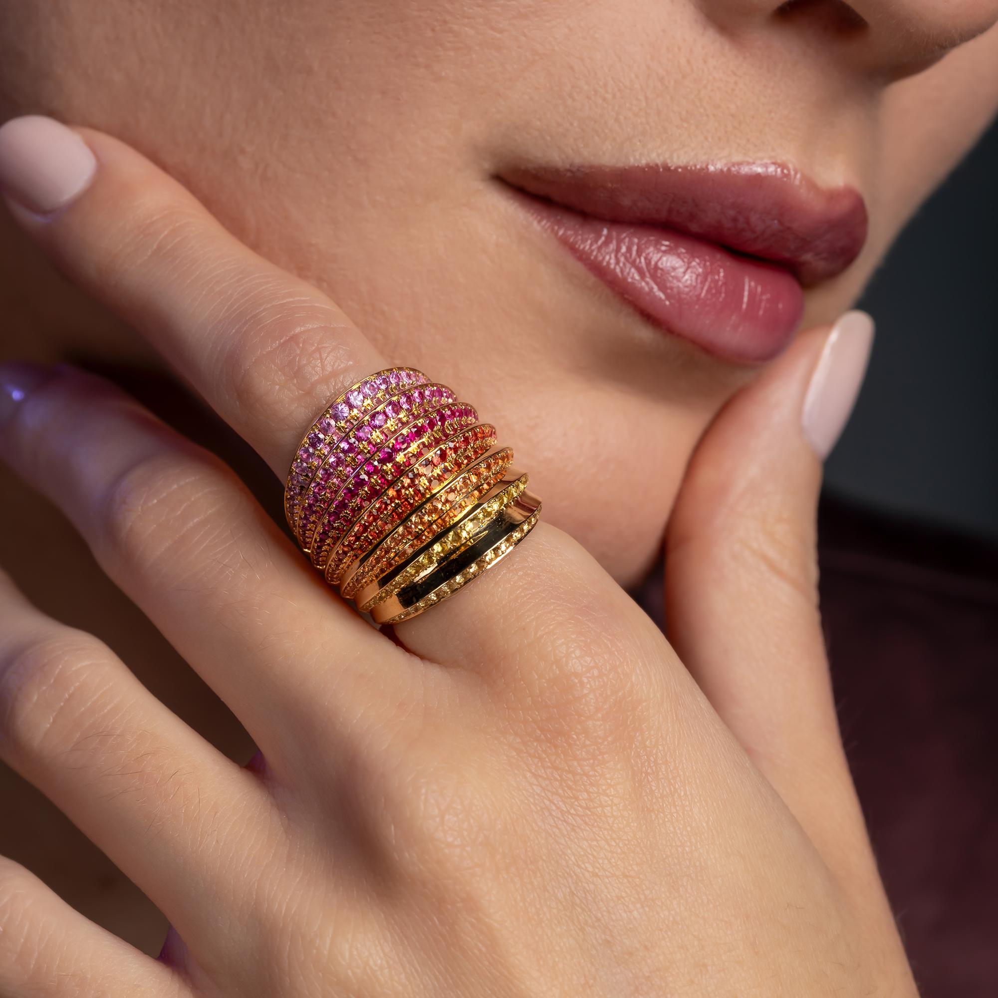 Sunlight Ring in 18ct Yellow Gold with Sapphires & Rubies Sybarite In New Condition For Sale In London, GB