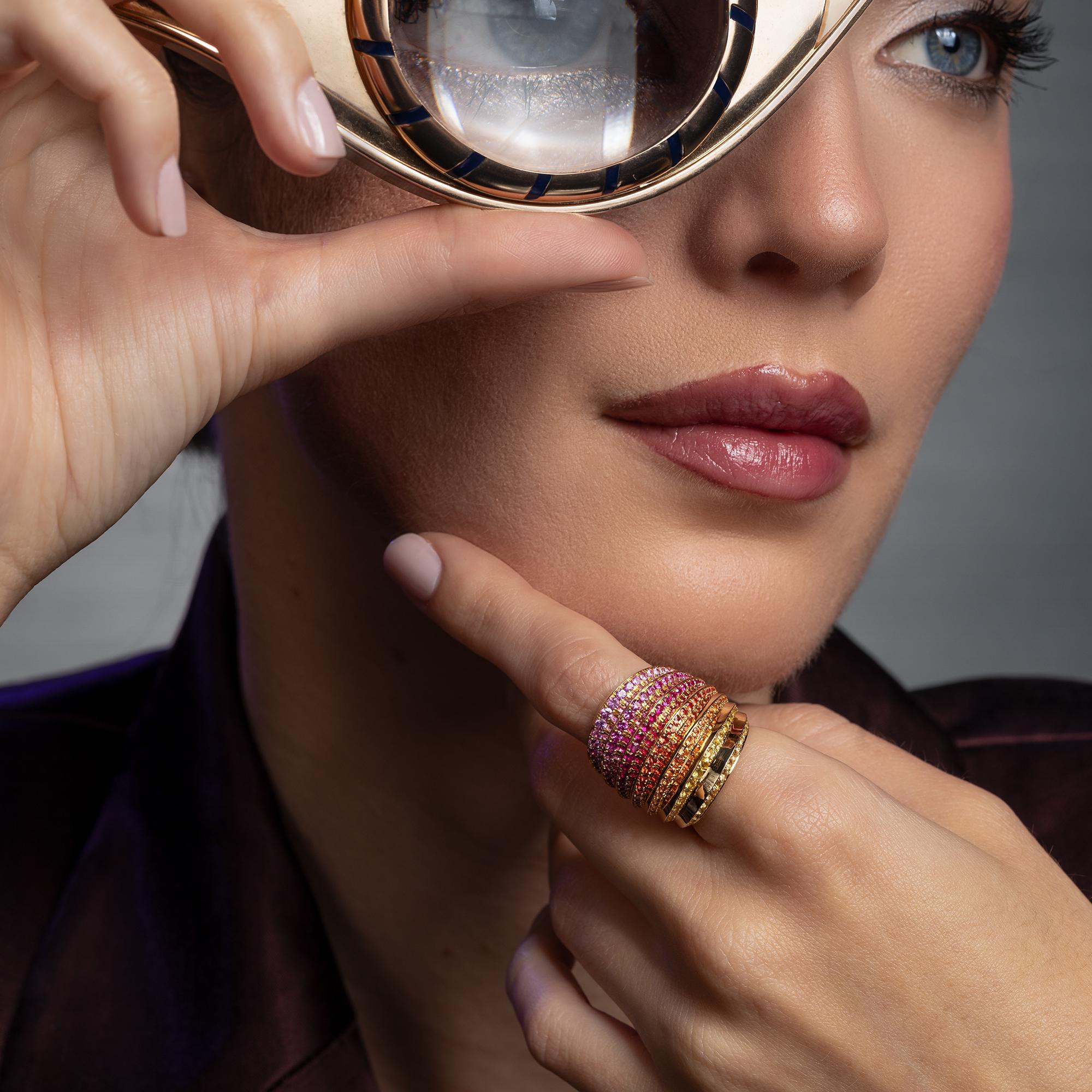 The Sunlight Ring from Sybarite’s Towards the Stars Collection is a radiant masterpiece of contemporary jewelry design. Handcrafted in 18ct yellow gold (17.64g total weight), this extraordinary ring is designed to transform with every movement. Its