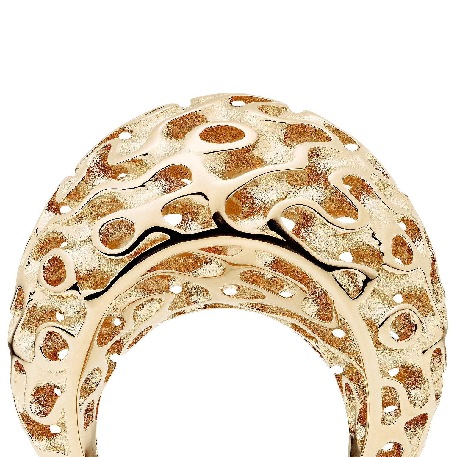 18K yellow gold
Size 16,8 mm inner diameter (circa US 6.5)
The TOWE Dune Silk Gold Bombé Dome Ring consist of the unique openwork pattern SILK, developed by Towe Norlén. This yellow gold cocktail ring is made in Germany and Sweden.
Marked 