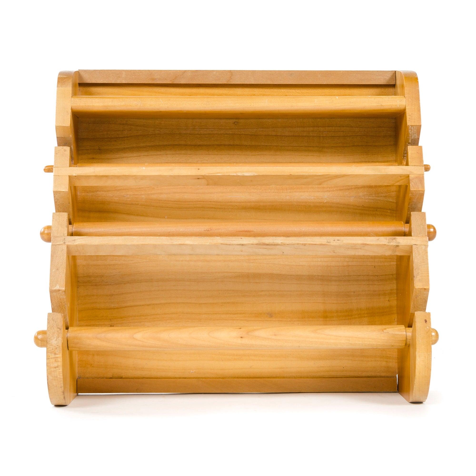 Porte-serviettes mural en bois à trois niveaux, avec une étagère supérieure et des tringles amovibles.
