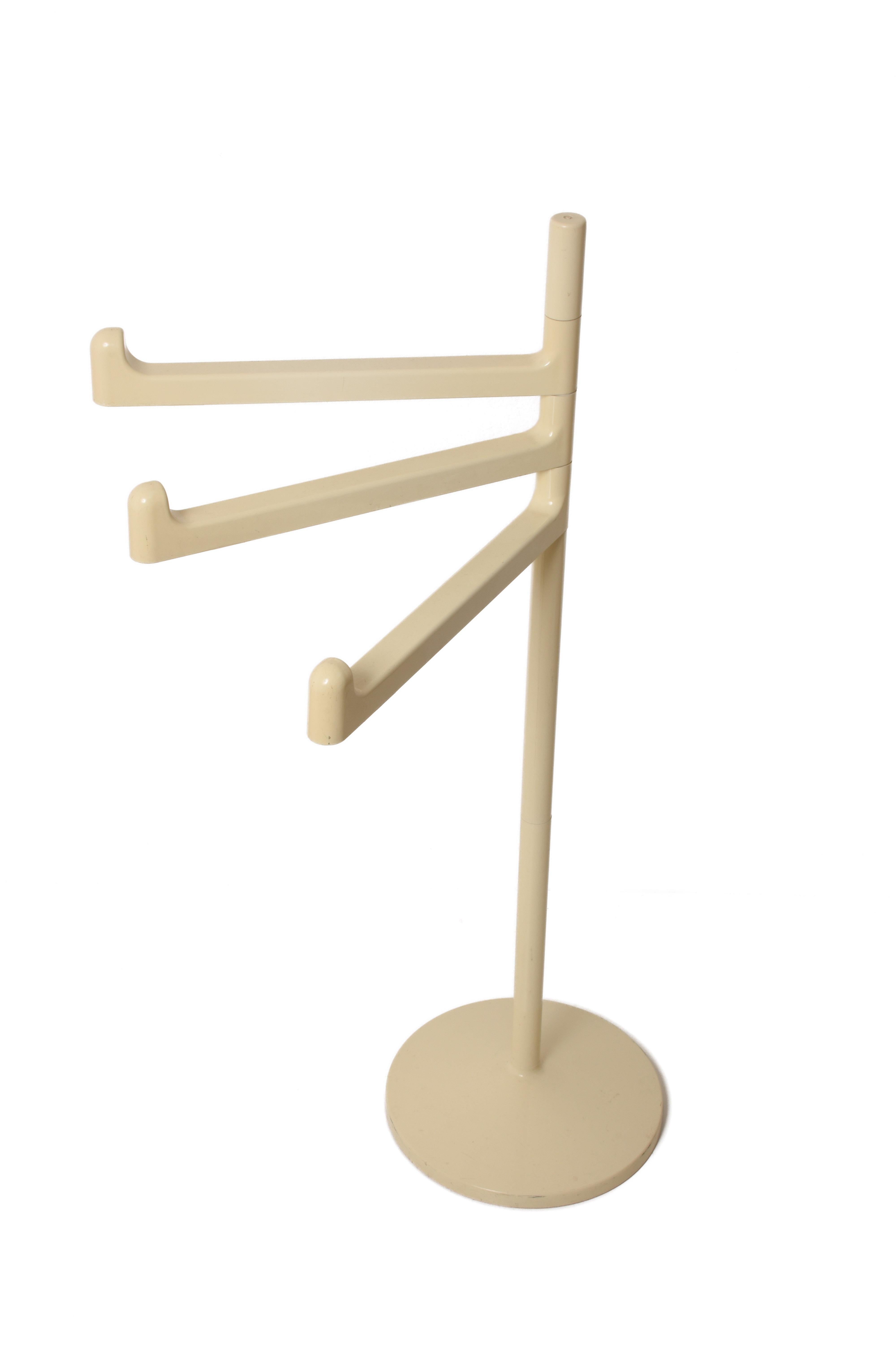 Mid-Century Modern Porte-serviettes:: porte-manteau blanc italien des années 1960 par Makio Hasuike