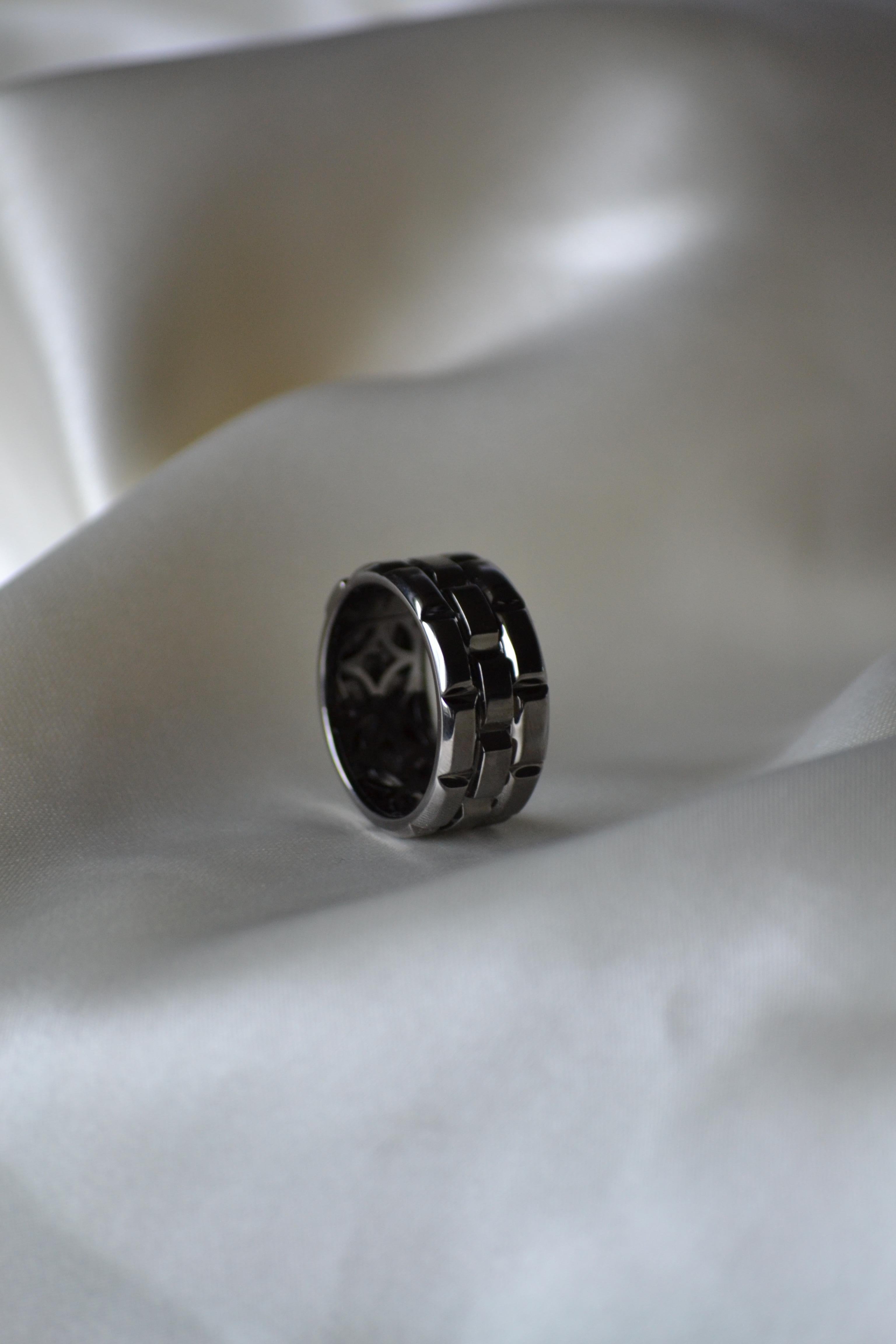 Anello statement Tower in oro bianco 18 carati e rodio in vendita 1