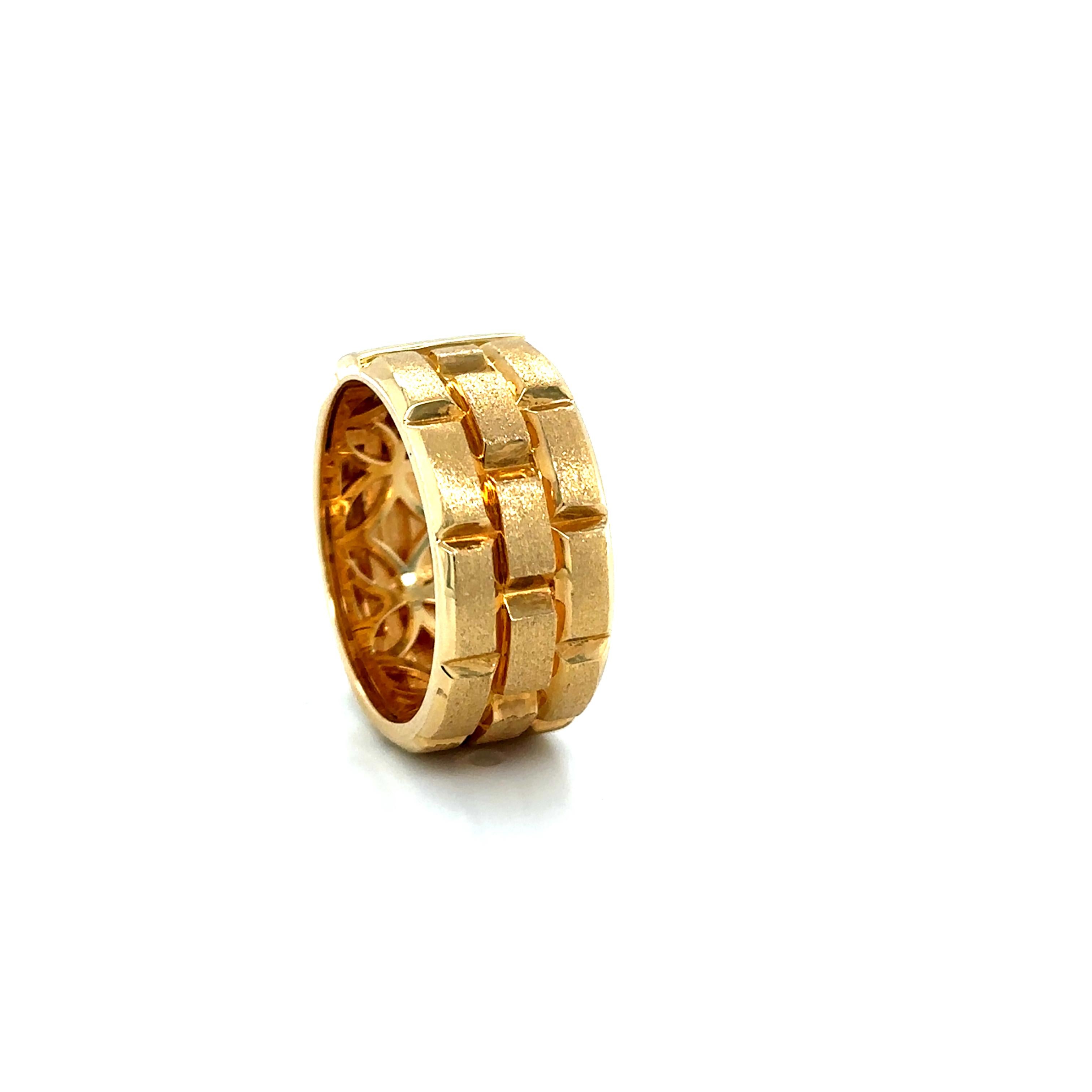 Tower 18K Yellow Gold Statement Ring In New Condition For Sale In Ridgefield, CT