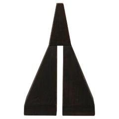 TOWERX26 Scultura architettonica in legno di olmo con finitura scura di Towerland