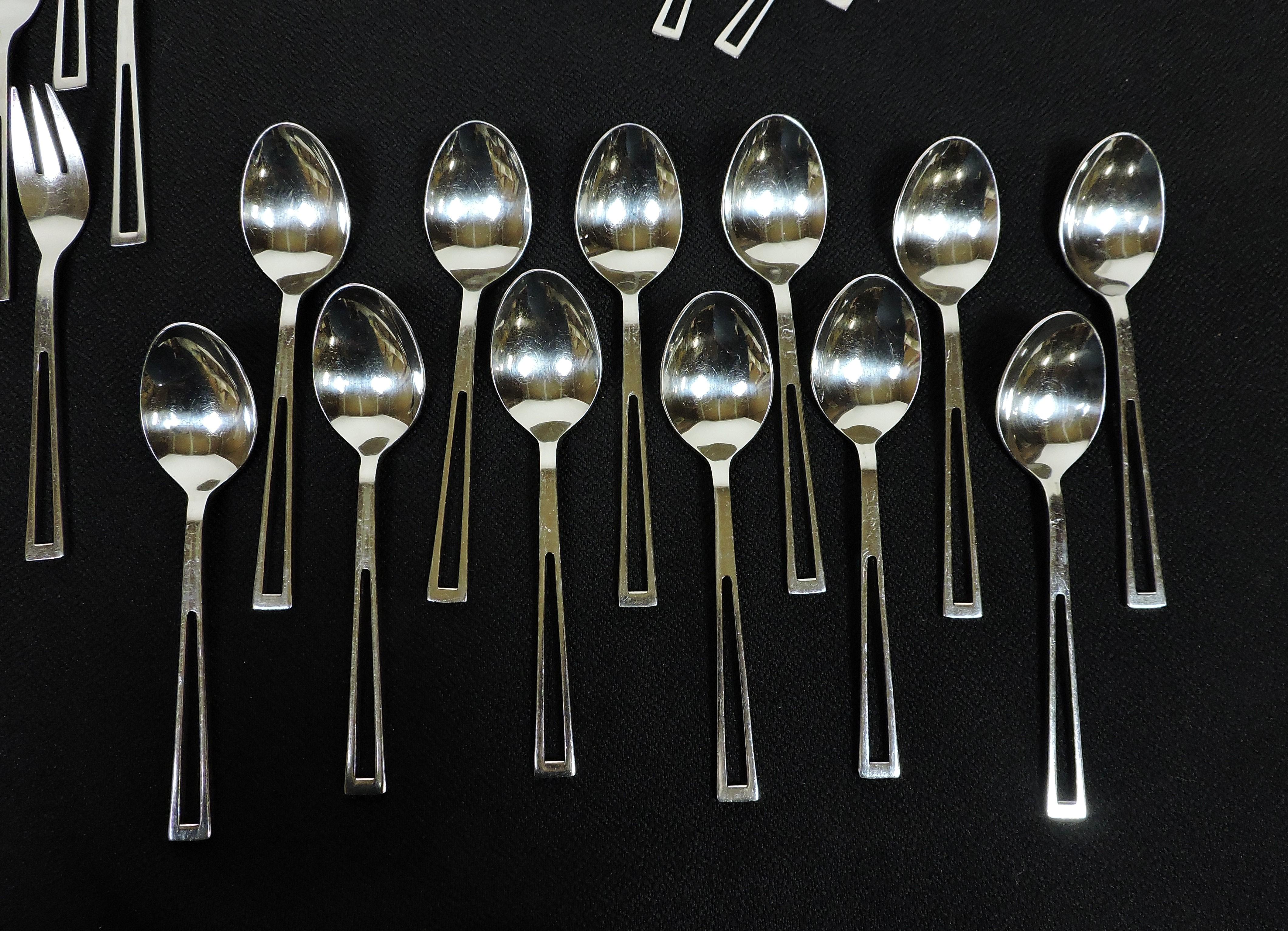 Towle Aperto Avanti Celsa Style Mid-Century Modern Stainless Flatware for 12 In Good Condition In Chesterfield, NJ