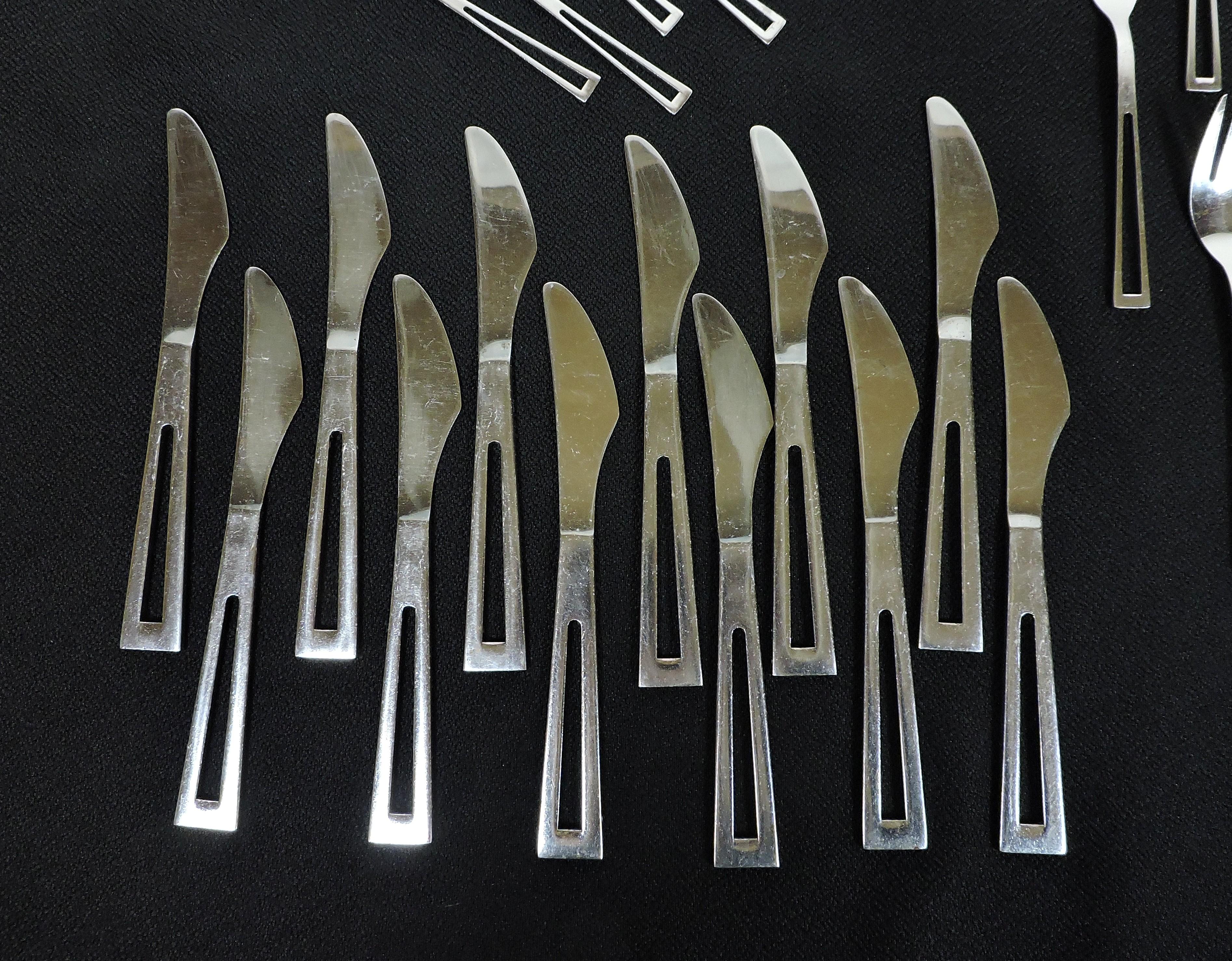 Late 20th Century Towle Aperto Avanti Celsa Style Mid-Century Modern Stainless Flatware for 12