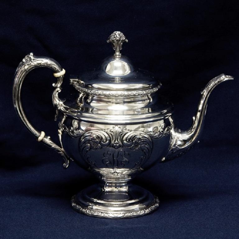 Towle Old Master 5 Piece Sterling Silver Tea Pot, Coffee Pot, Creamer, Covered In Excellent Condition For Sale In Surfside, FL