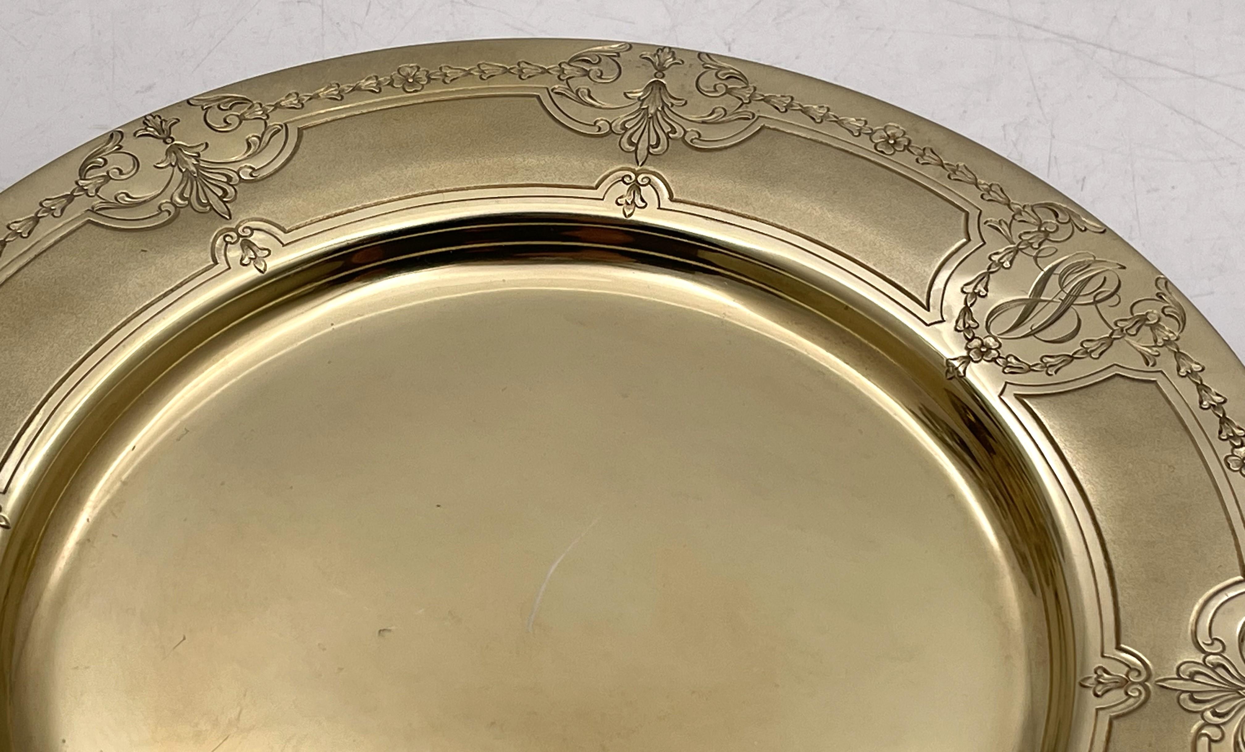 American Towle Set of 15 Gilt Sterling Silver Dessert / Bread Plates Early 20th Century For Sale