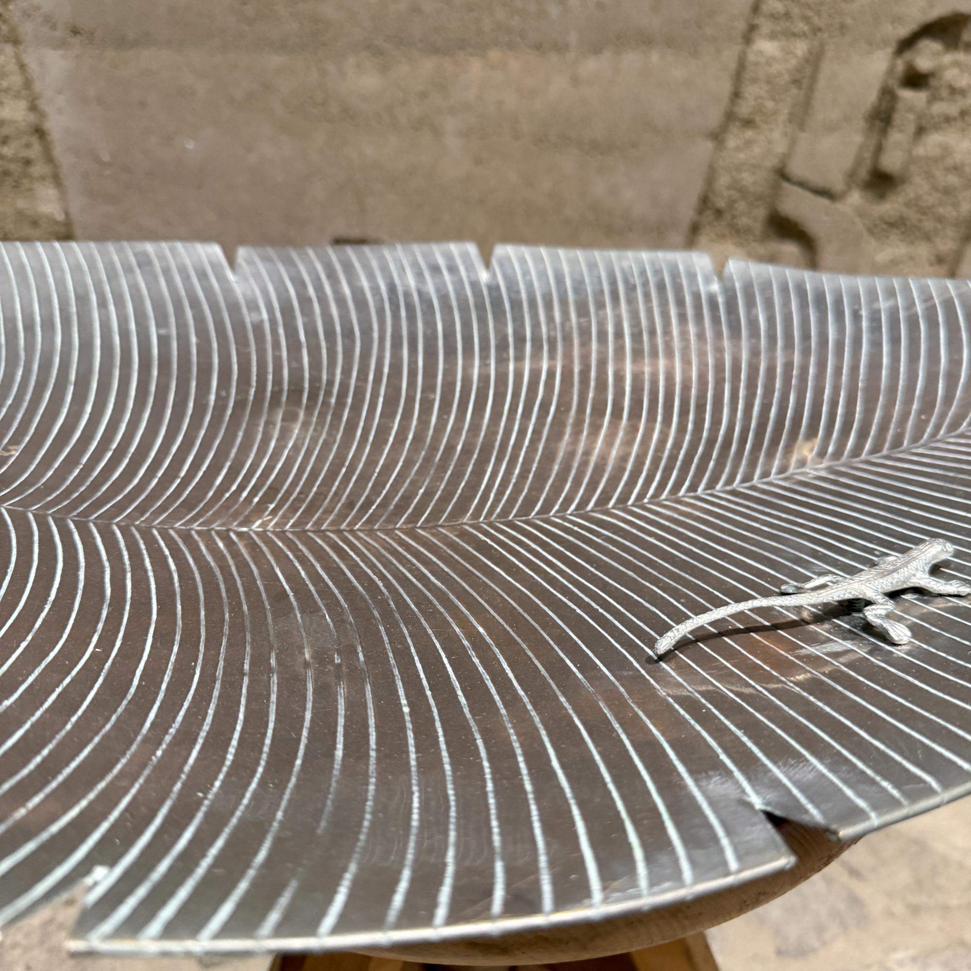 Towle Silversmith Nickel Plated Leaf Serving Tray Lizard Decor In Fair Condition For Sale In Chula Vista, CA