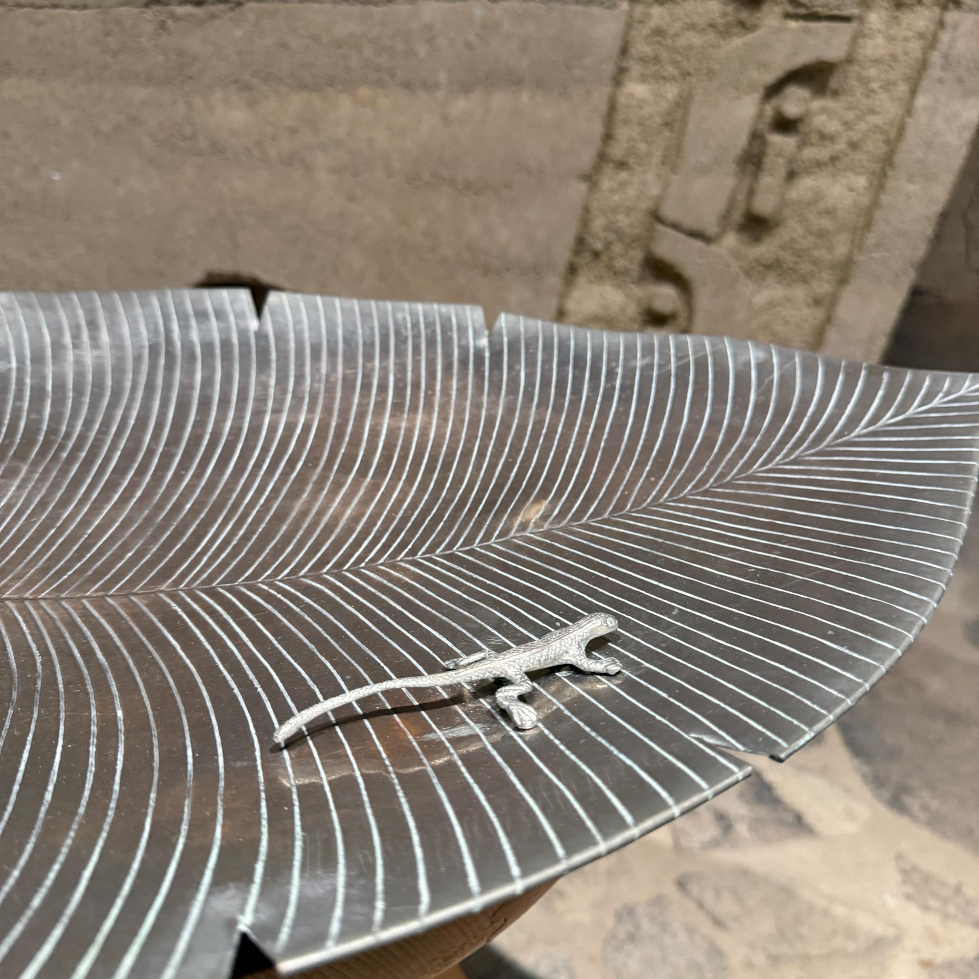 Late 20th Century Towle Silversmith Nickel Plated Leaf Serving Tray Lizard Decor For Sale