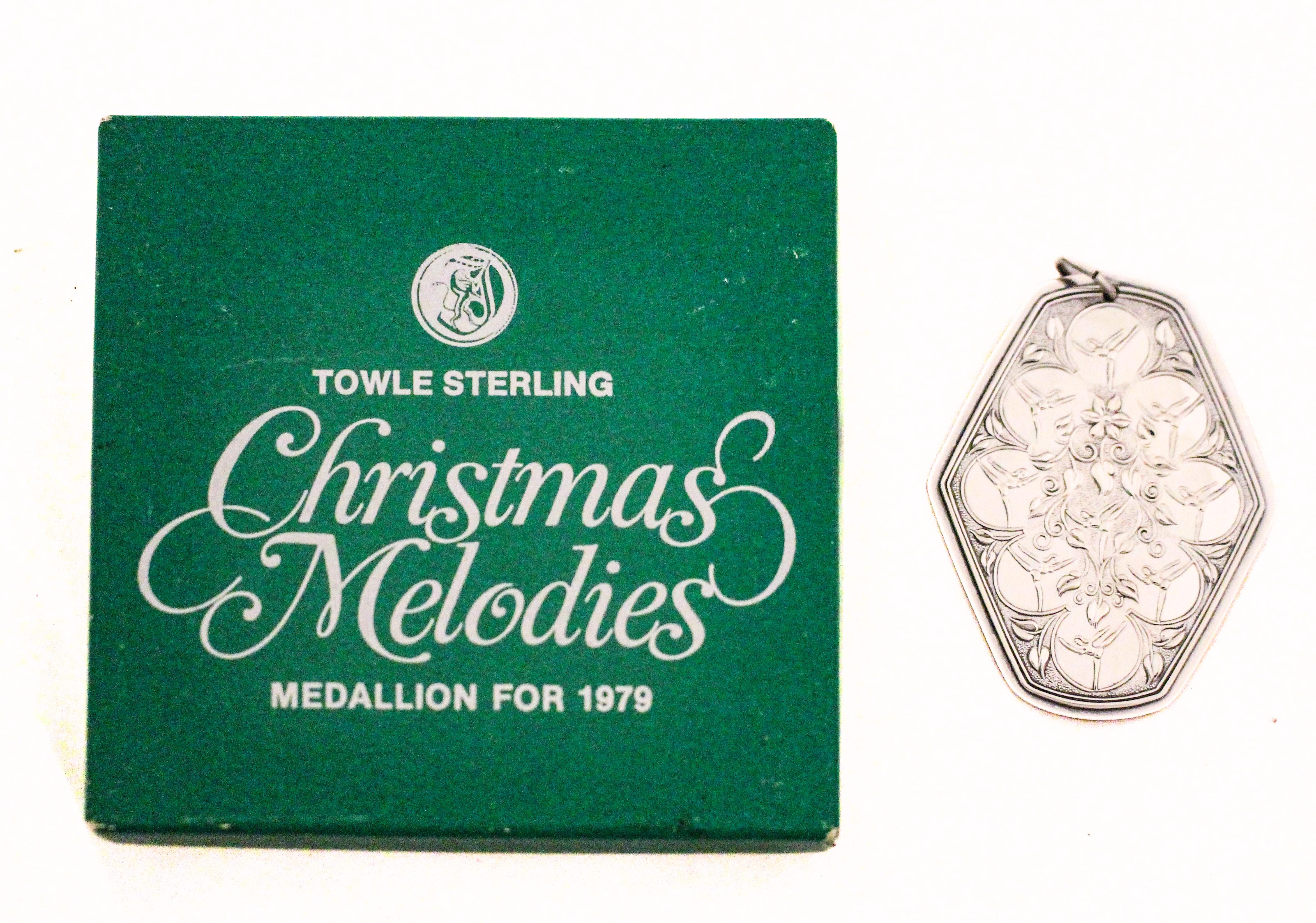 
Sterling Silver Ornament with Original Packaging. 

This elegant collectible is the 1979 Towle Sterling Christmas Melodies Medallion, part of the annual series produced by Towle Silversmiths. Crafted in solid sterling silver, the ornament reflects